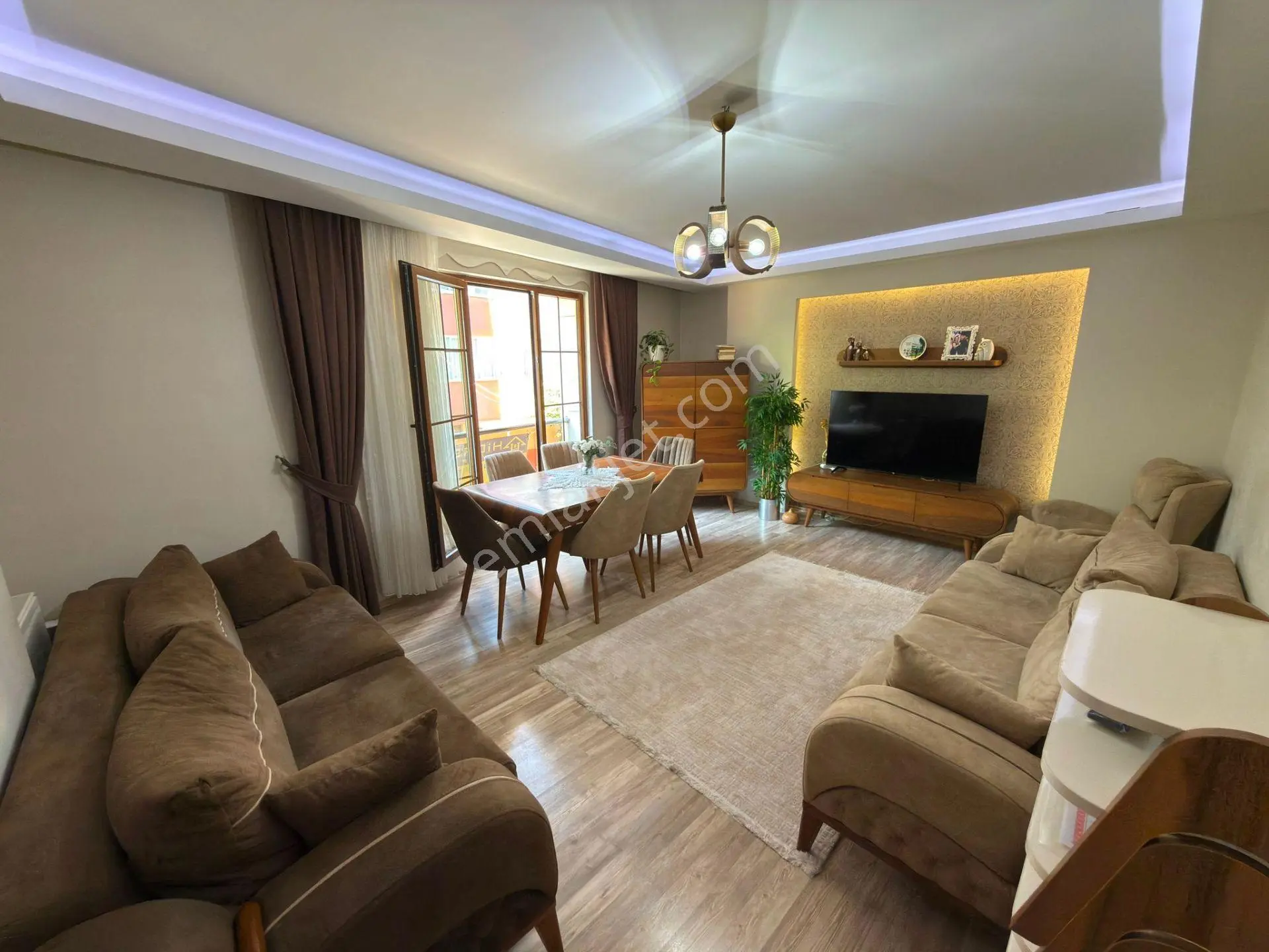 Üç Kardeşler'den Uğurmumcu Mah. 3+1 125m2 Satılık 1.kat Daire Asansörlü