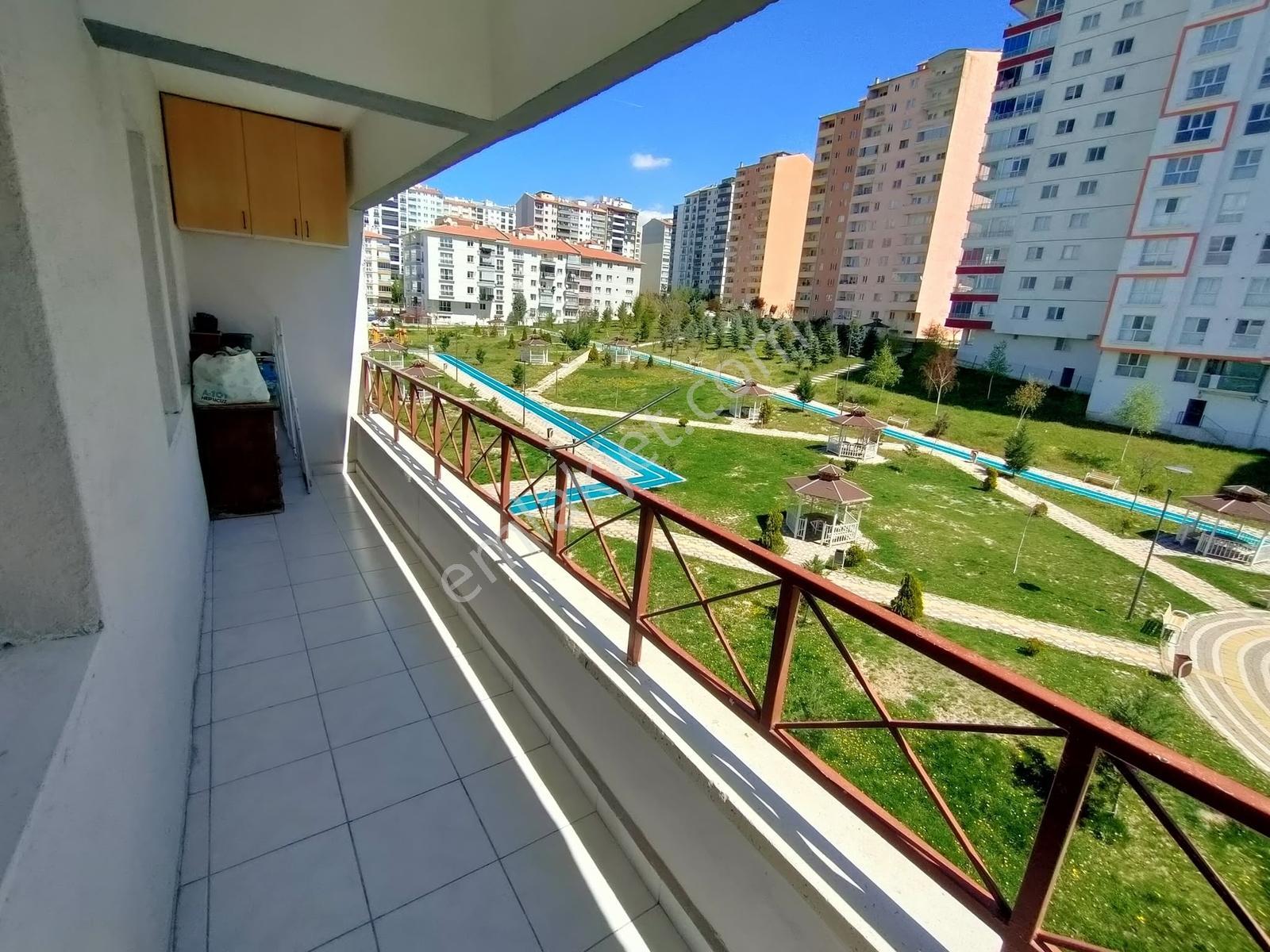 Sincan Mevlana Mahallesinde 3+1 Cadde Cepheli Satılık Daire - Görsel 9