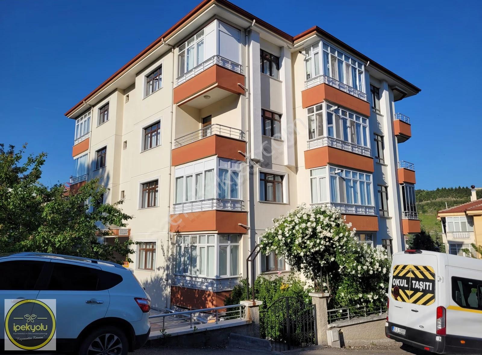 İpekyolu Gayrimenkulden Hacıkarada Köksal Apt. 3+1 Satılık Daire