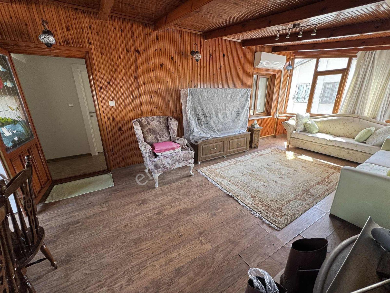 Kumburgazda Denize 50 Metre Site İçinde Eşyalı Satılık 5+2 Villa - Görsel 27
