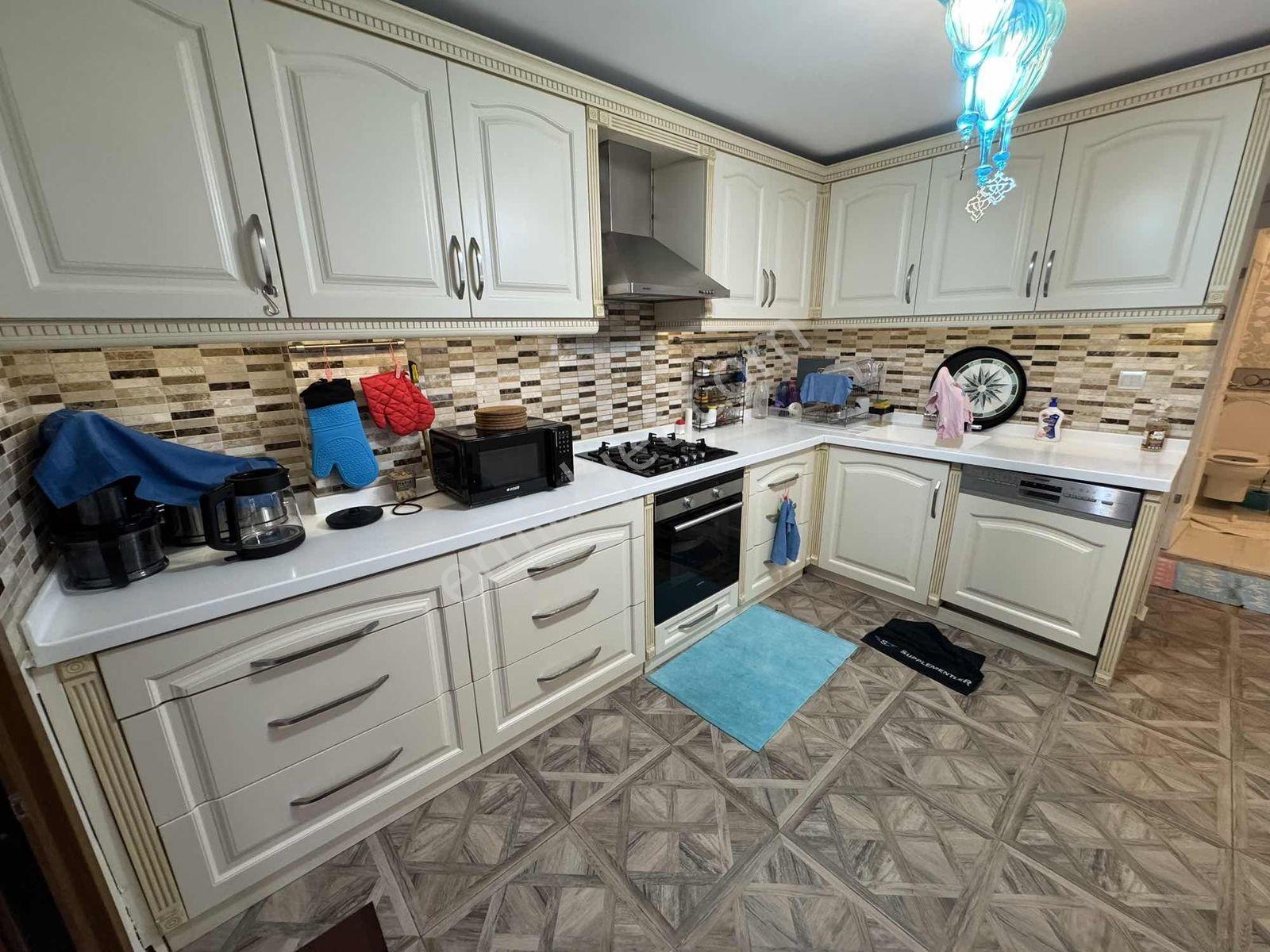 Kumburgazda Denize 50 Metre Site İçinde Eşyalı Satılık 5+2 Villa - Görsel 14