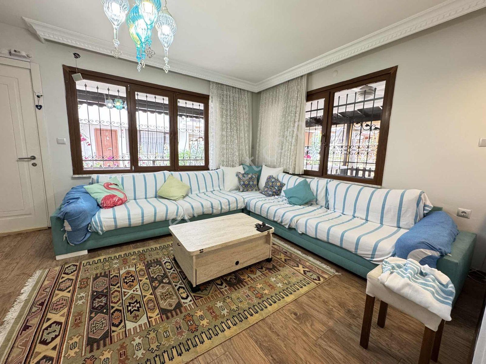 Kumburgazda Denize 50 Metre Site İçinde Eşyalı Satılık 5+2 Villa - Görsel 6