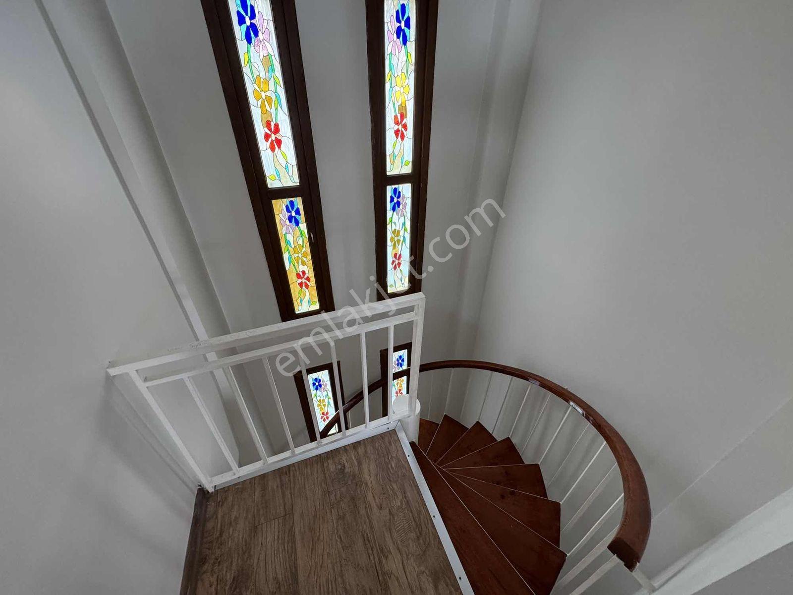 Kumburgazda Denize 50 Metre Site İçinde Eşyalı Satılık 5+2 Villa - Görsel 11