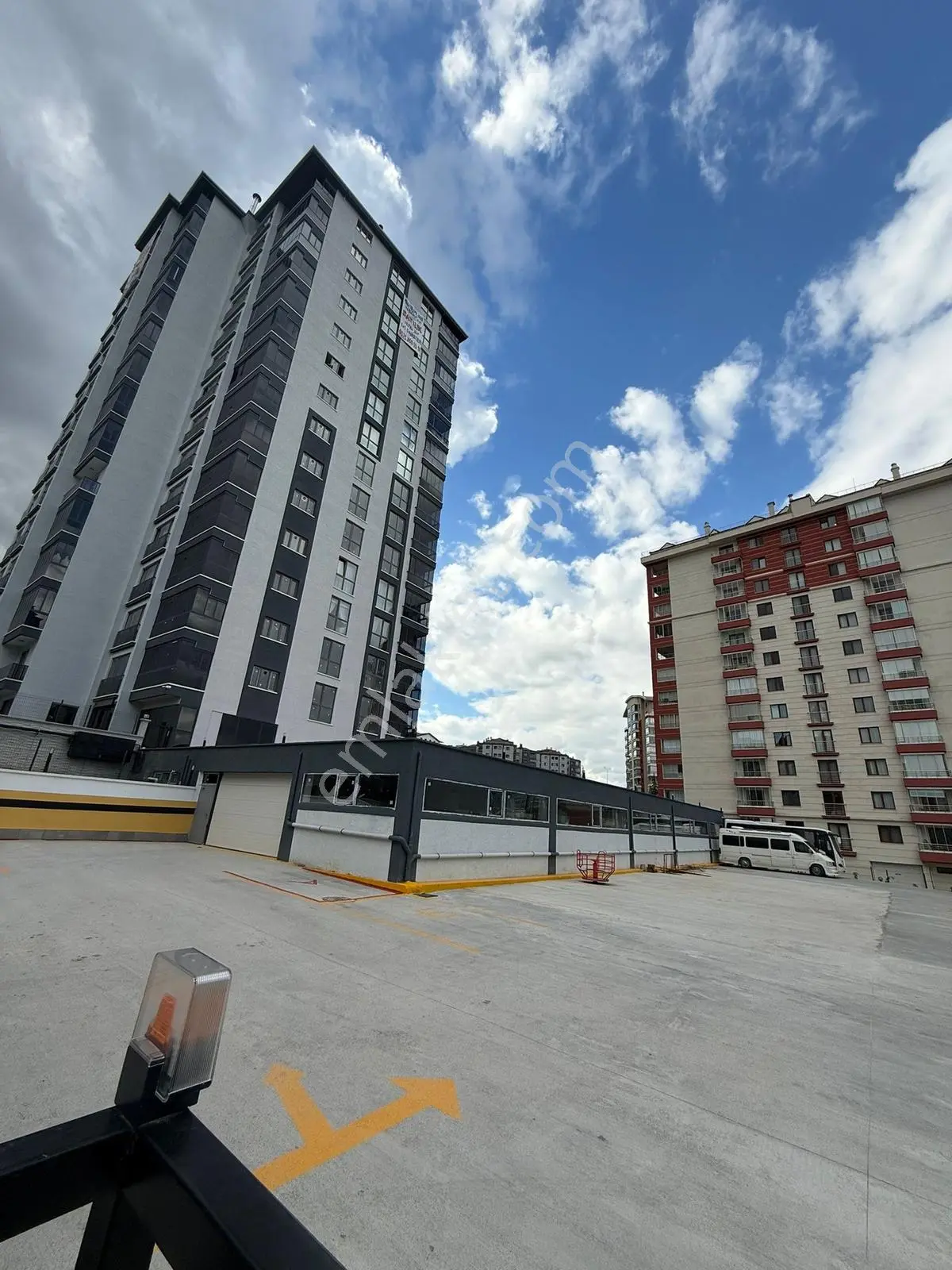 4+1 Site İçin De Full Yapılı Ve Manzaralı Geniş Daire Asansörlü