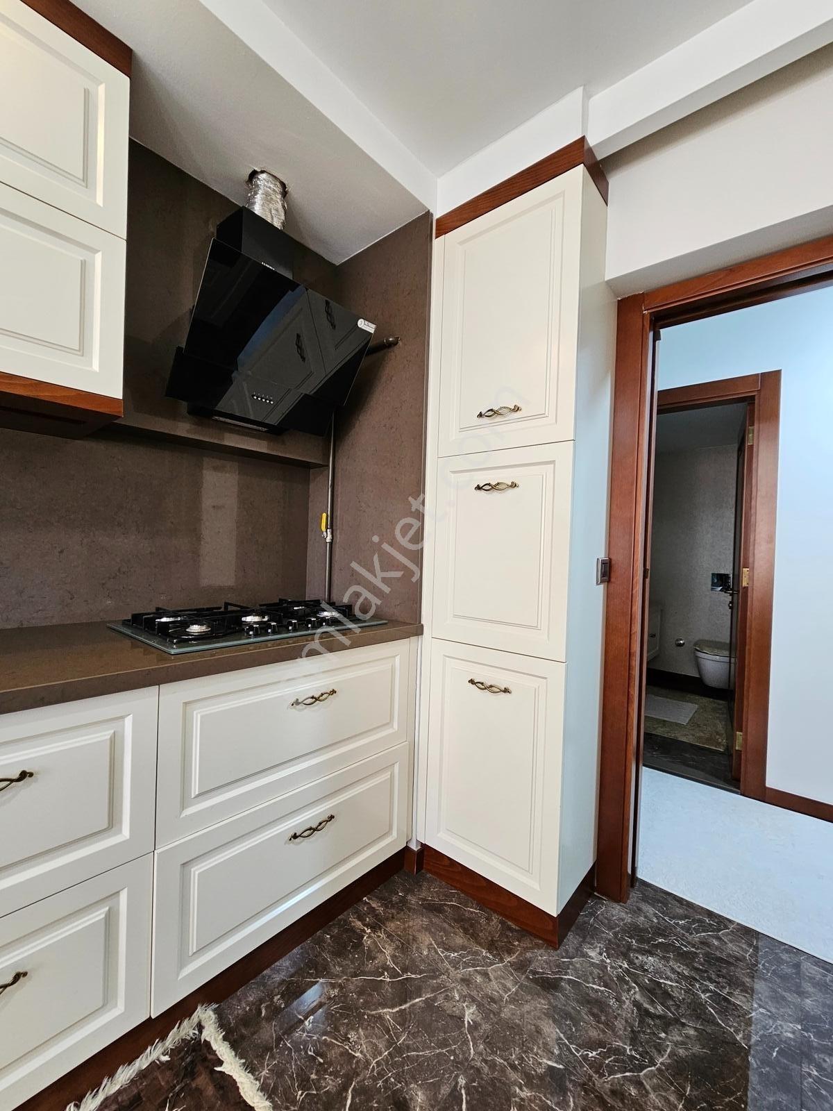 Çaybaşı'nda Tamamen Yenilenmiş Özel Tasarım 3+1 Lüks Daire - Görsel 24
