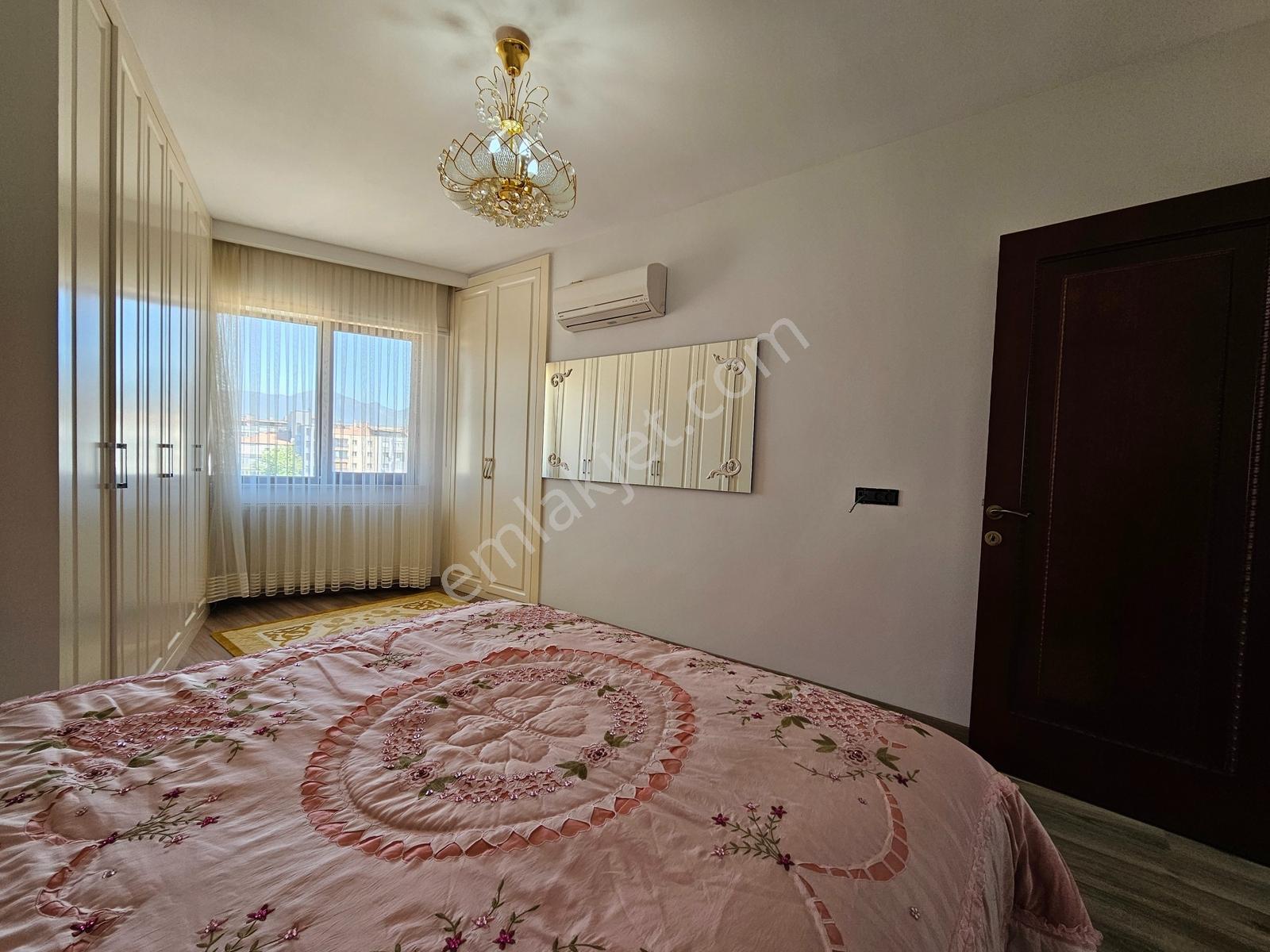Çaybaşı'nda Tamamen Yenilenmiş Özel Tasarım 3+1 Lüks Daire - Görsel 19