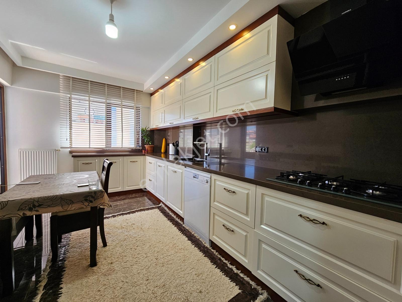 Çaybaşı'nda Tamamen Yenilenmiş Özel Tasarım 3+1 Lüks Daire