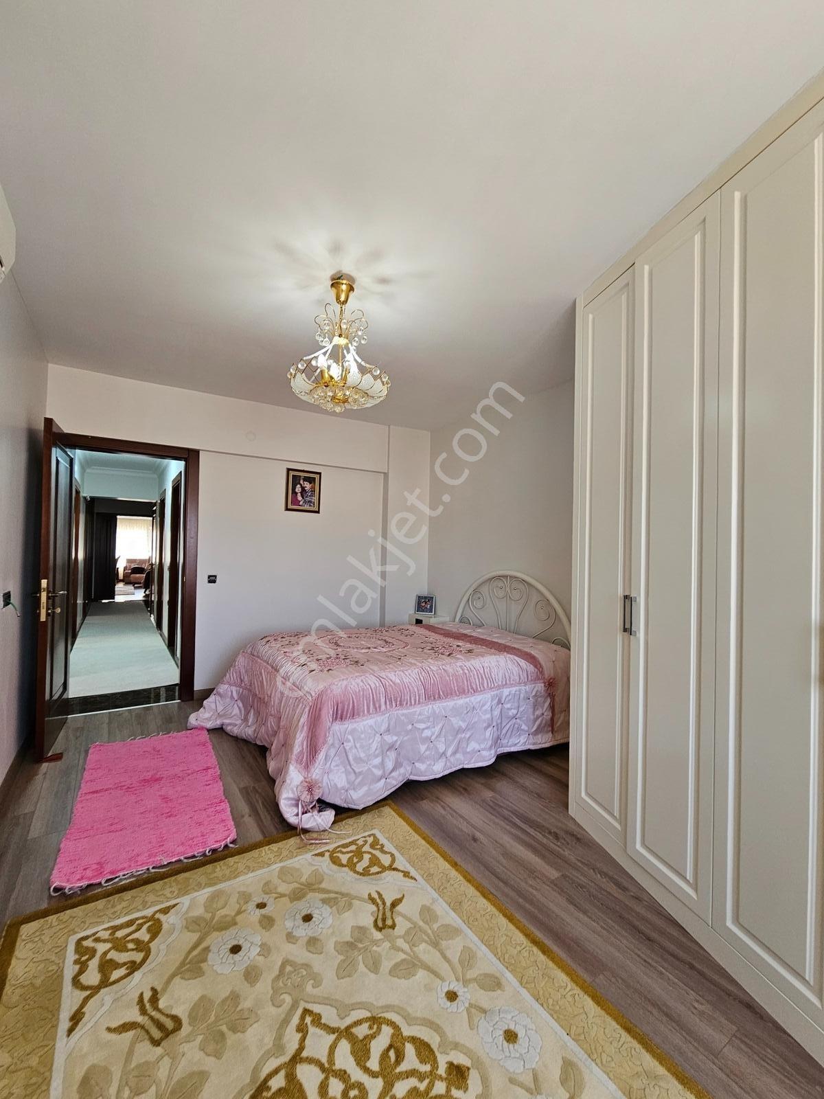 Çaybaşı'nda Tamamen Yenilenmiş Özel Tasarım 3+1 Lüks Daire - Görsel 35