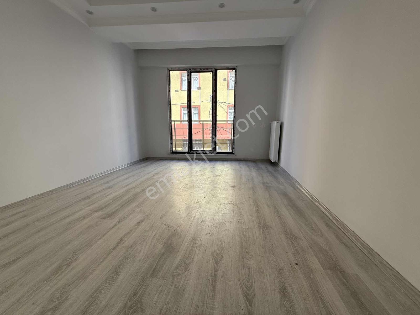 Arzu Emlaktan 2+1 Asansörlü Balkonlu Satılık Daire