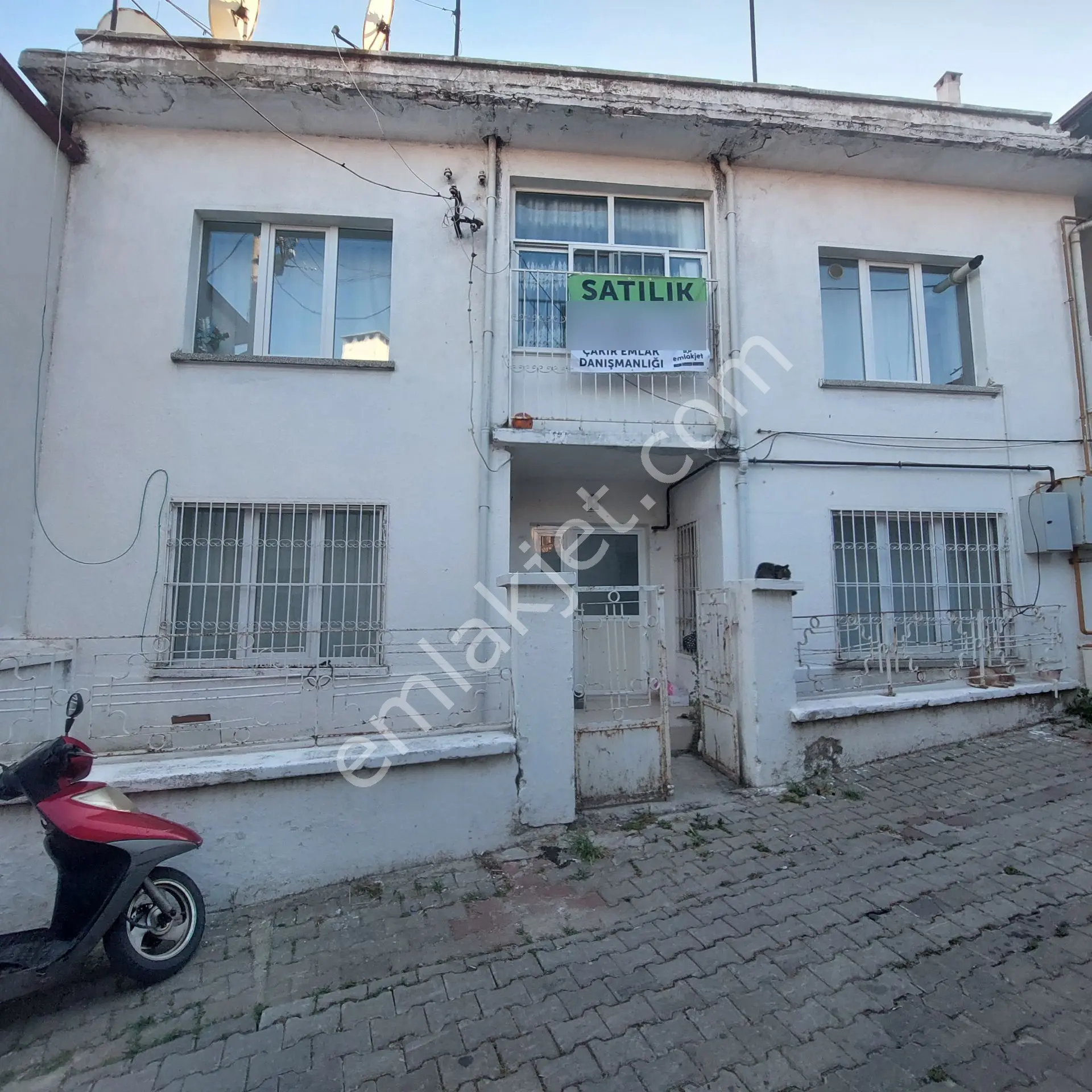 Muğla Merkez Musluhittin De 2 Katlı 2 Daireli Satılık Komple Bina