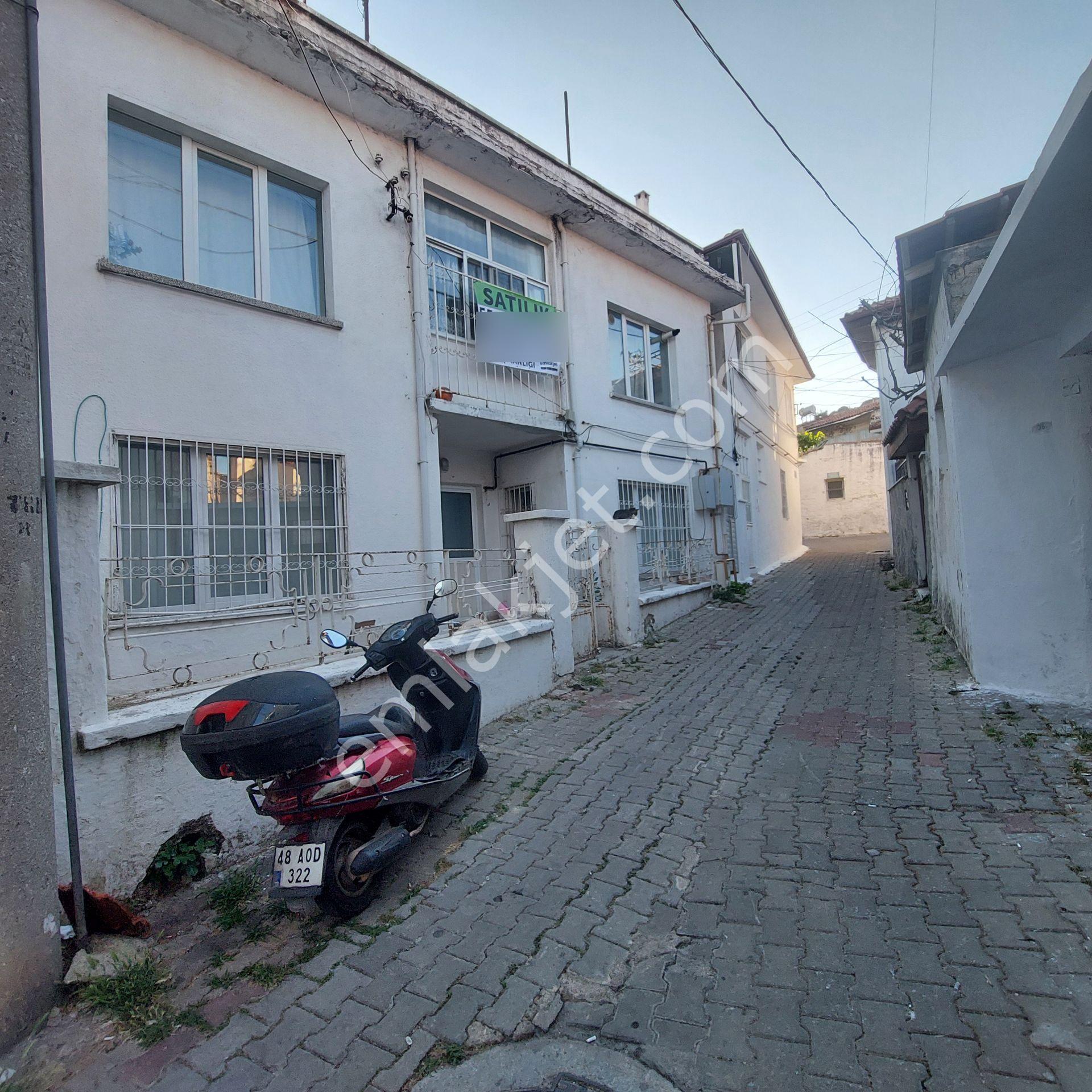Muğla Merkez Musluhittin De 2 Katlı 2 Daireli Satılık Komple Bina - Görsel 2