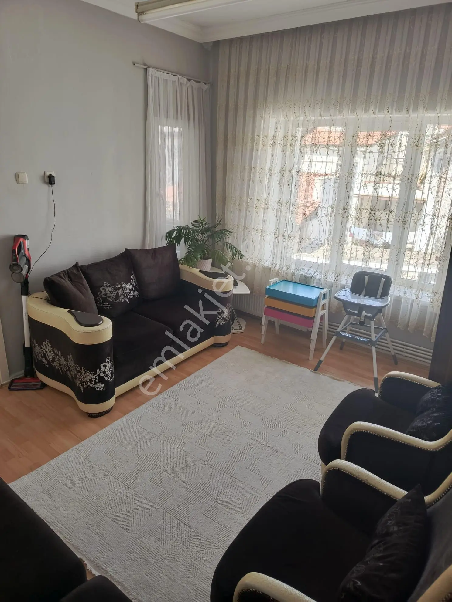 Muğla Merkez Musluhittin De 2 Katlı 2 Daireli Satılık Komple Bina