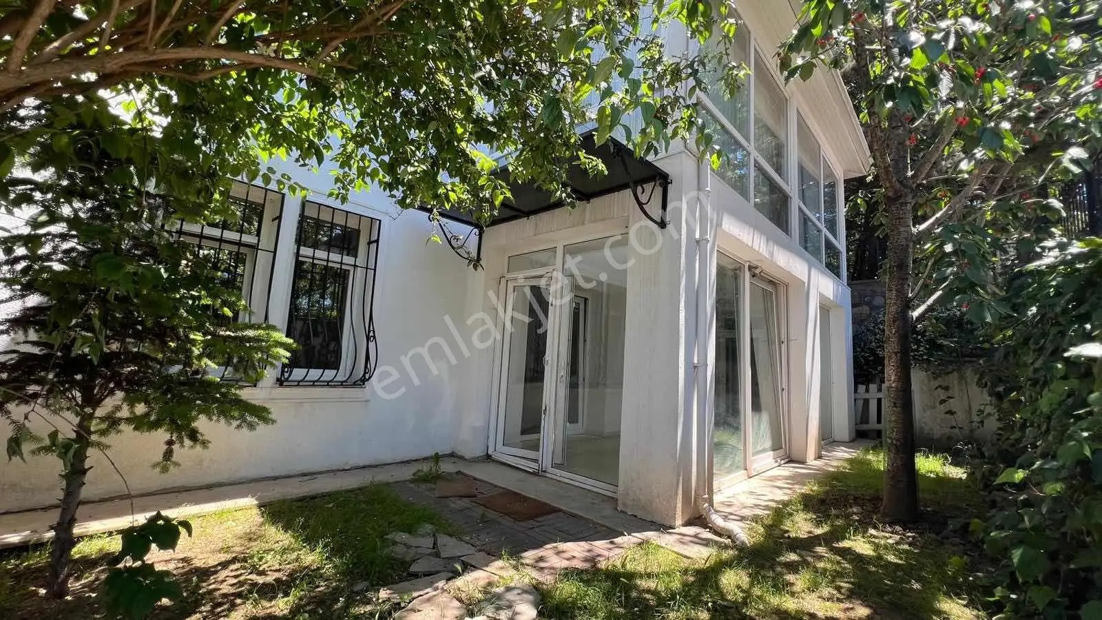 Üsküdar Çengelköy Ata 2 Sitesinde 2+1 Bahçeli Villa Katı