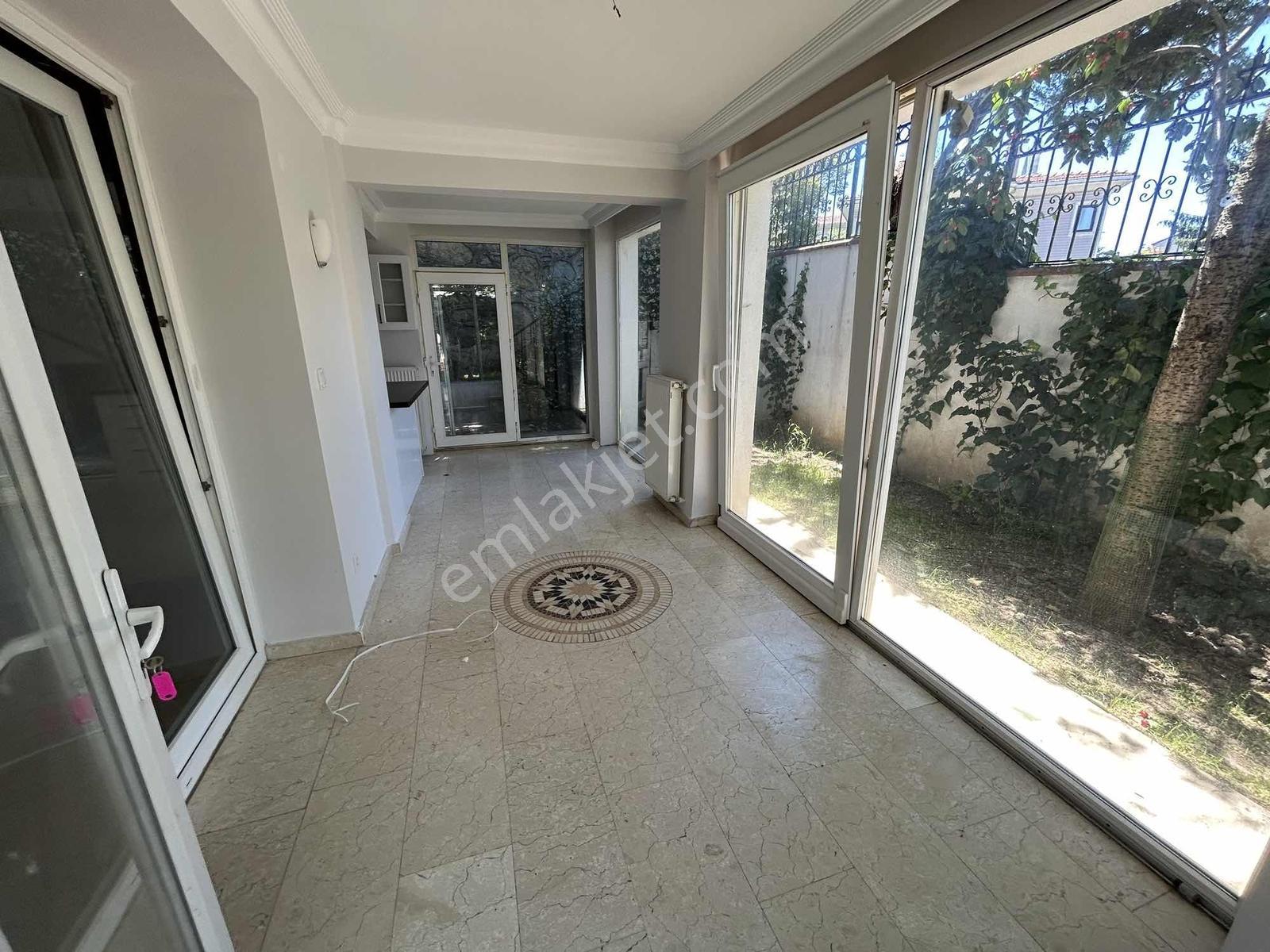 Üsküdar Çengelköy Ata 2 Sitesinde 2+1 Bahçeli Villa Katı - Görsel 11