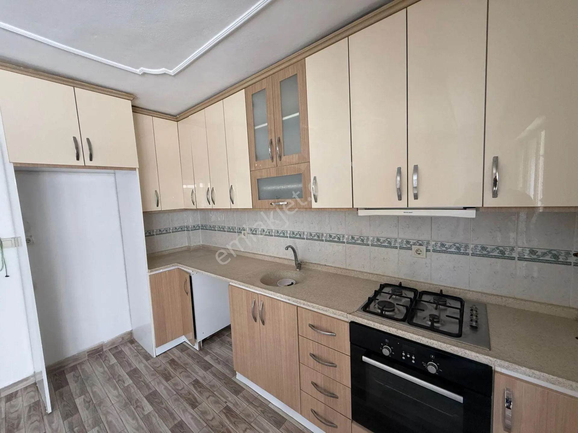 Re/max İnci'den Toygar Mah. Damla Sitesinde Geniş Kiralık 2+1 Daire - Görsel 4