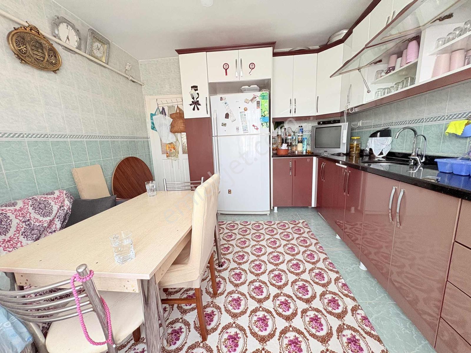 Arzu Emlak'tan Satılık Kat Mülkiyetli 102 M2 2+1 Balkonlu Daire