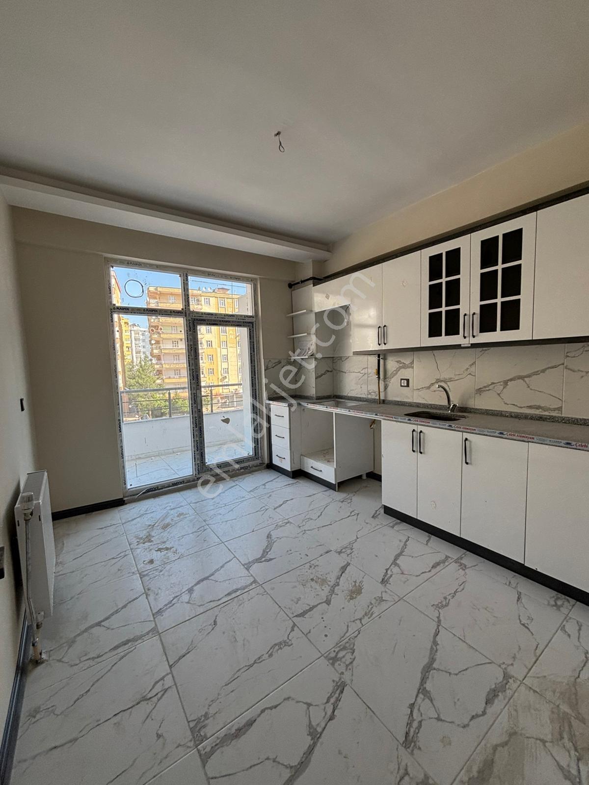 Huzurevleri'nde Cadde Manzaralı Sıfır Kiralık 2+1 Daire!!! - Görsel 8