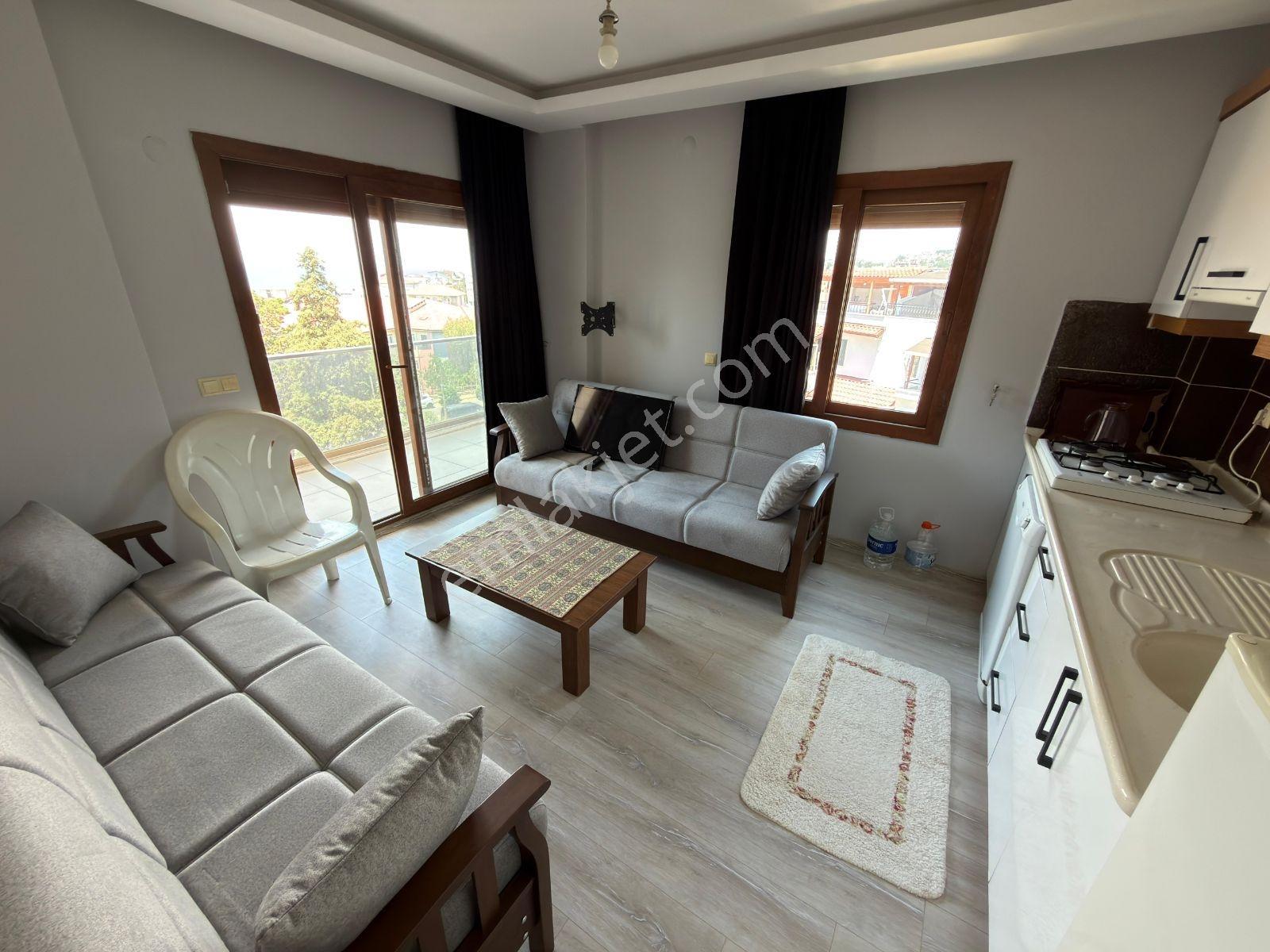 Kuşadası Merkezde Deniz Manzaralı Eşyalı Daire - Görsel 8