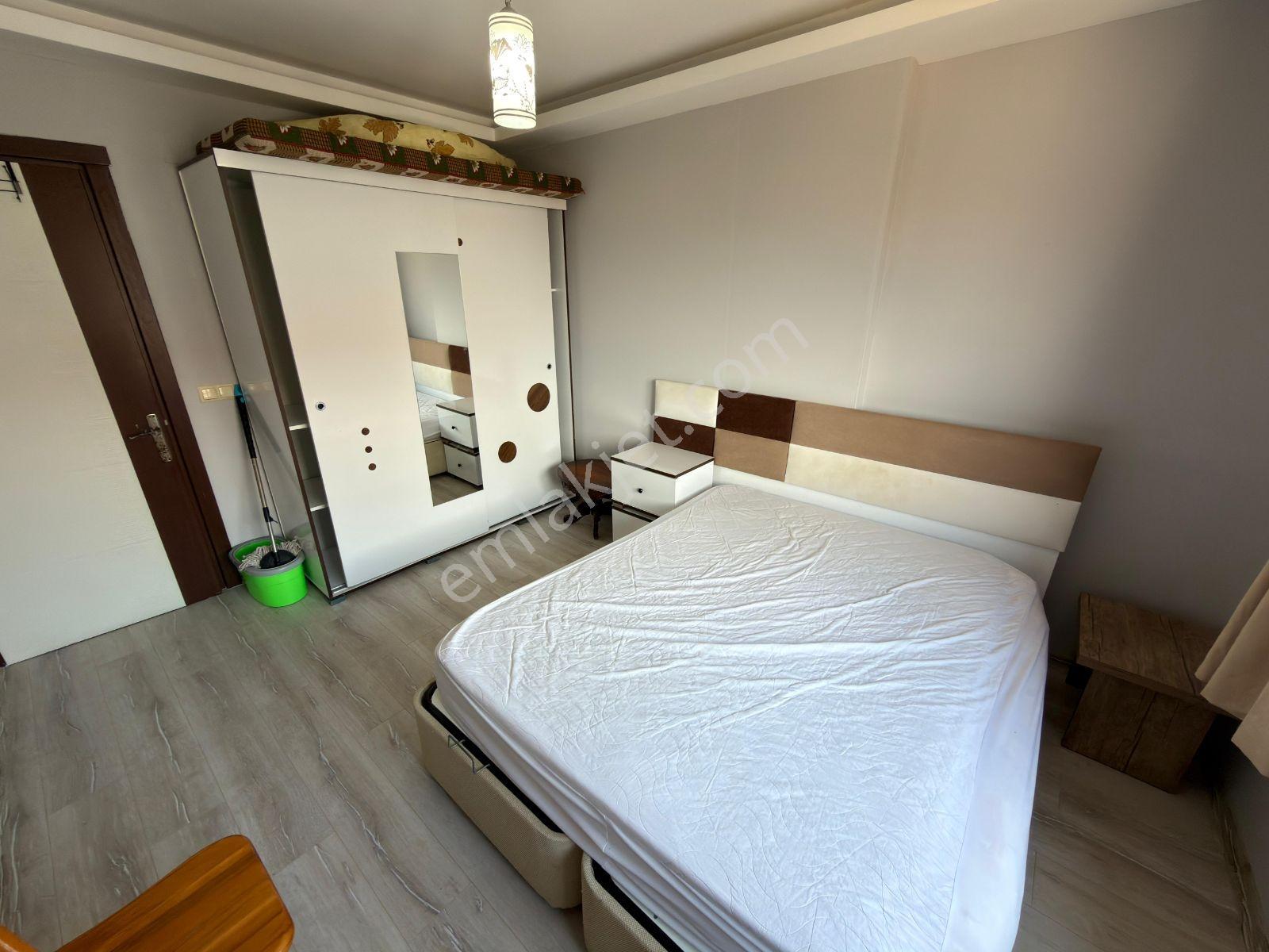 Kuşadası Merkezde Deniz Manzaralı Eşyalı Daire - Görsel 9
