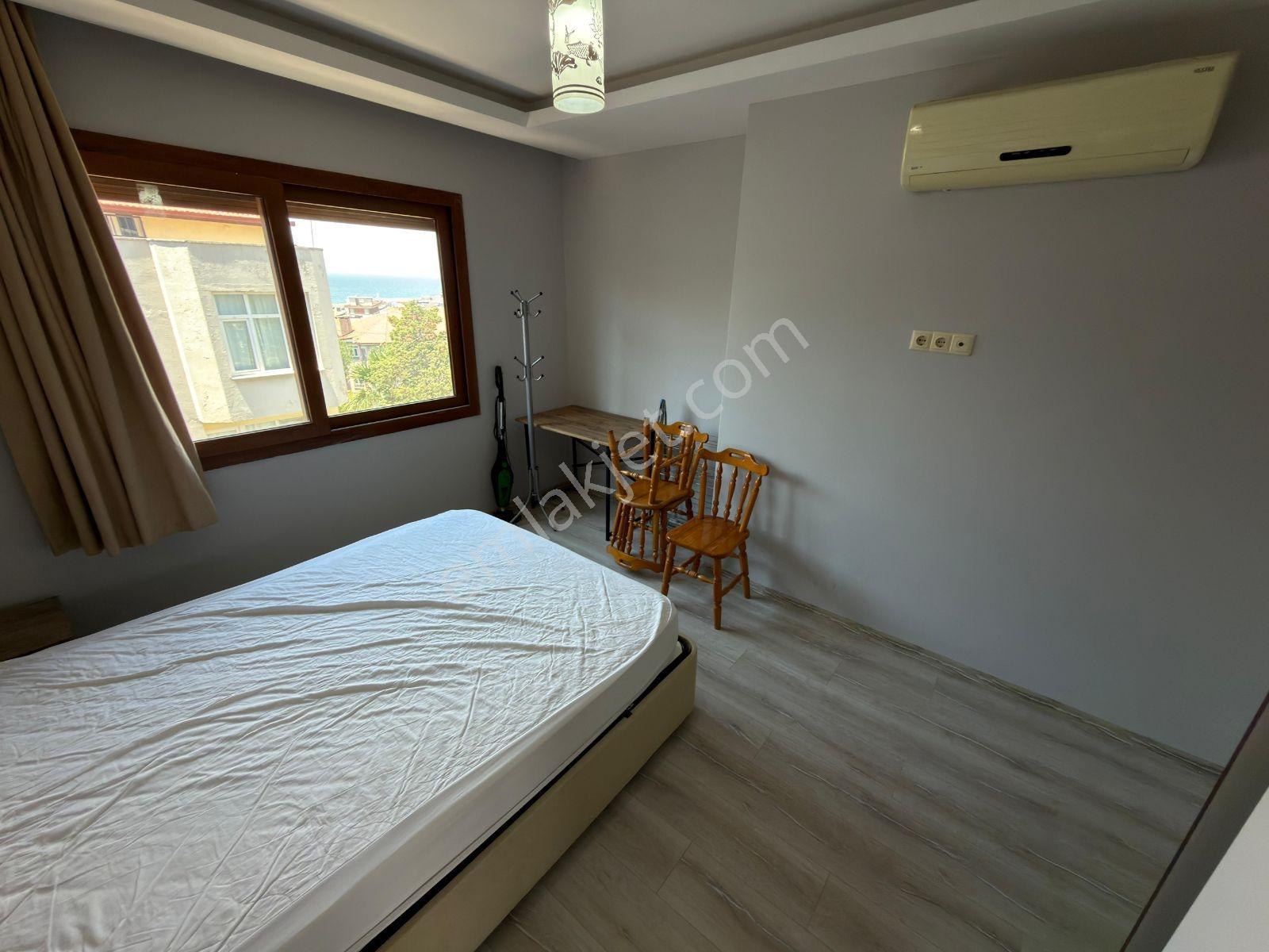 Kuşadası Merkezde Deniz Manzaralı Eşyalı Daire - Görsel 13