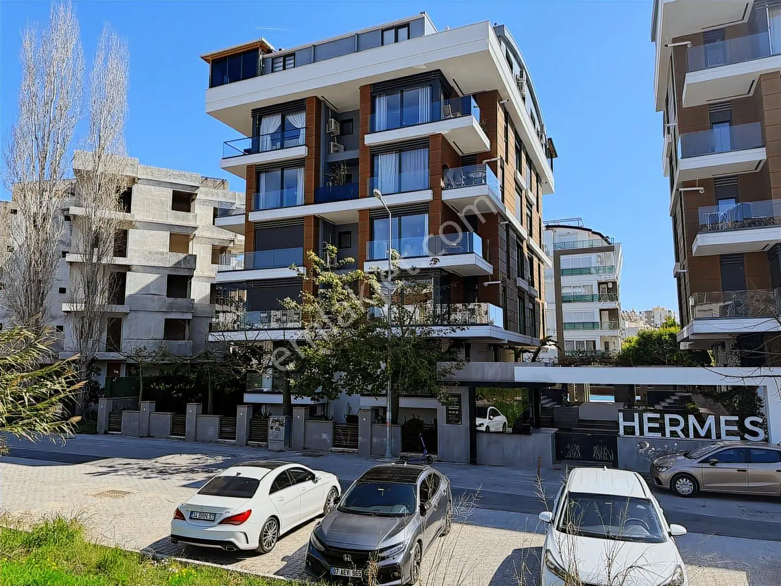 Konyaaltı Hurmada Havuzlu Rezidansta Satılık 2+1 Lüks Daire