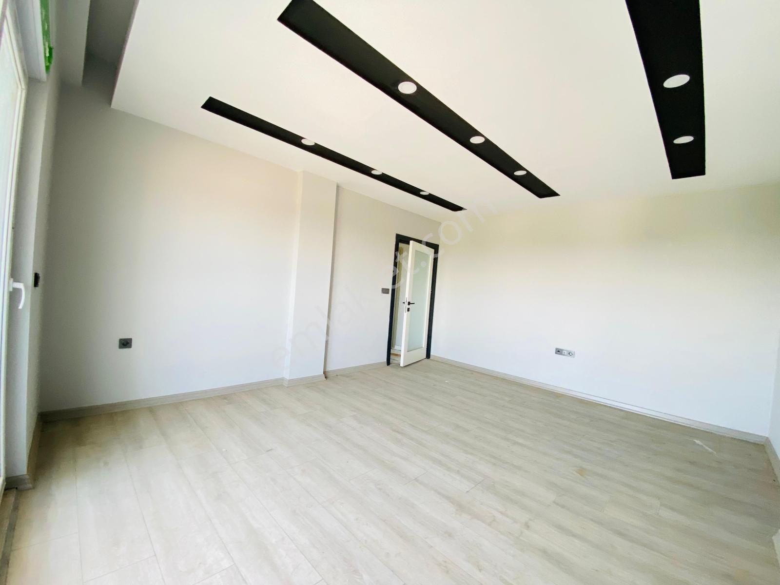 Havuzlu Site'de Sıfır Asansörlü 4.kat 2+1 100 M2 Satılık Daire