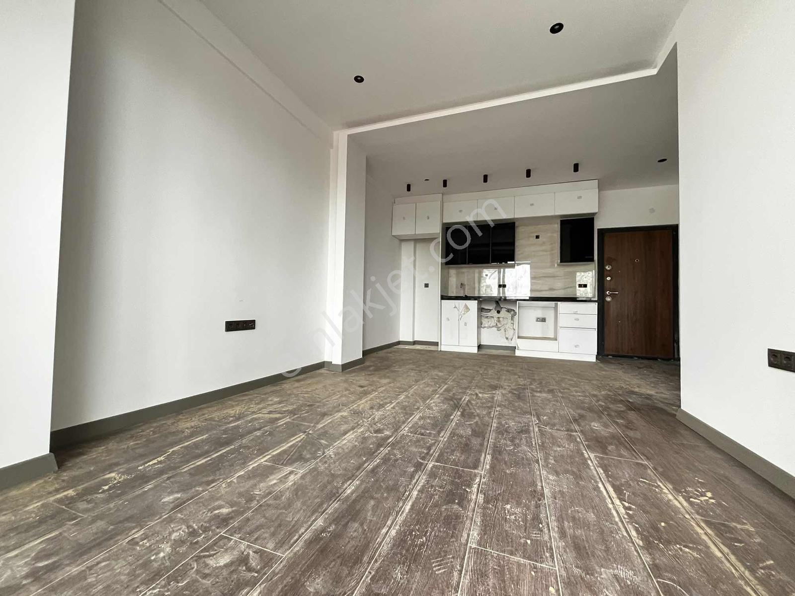 Tahtakele Arkası 3.5 Metre Tavan Yüksekliği Katta Lüks 1+1
