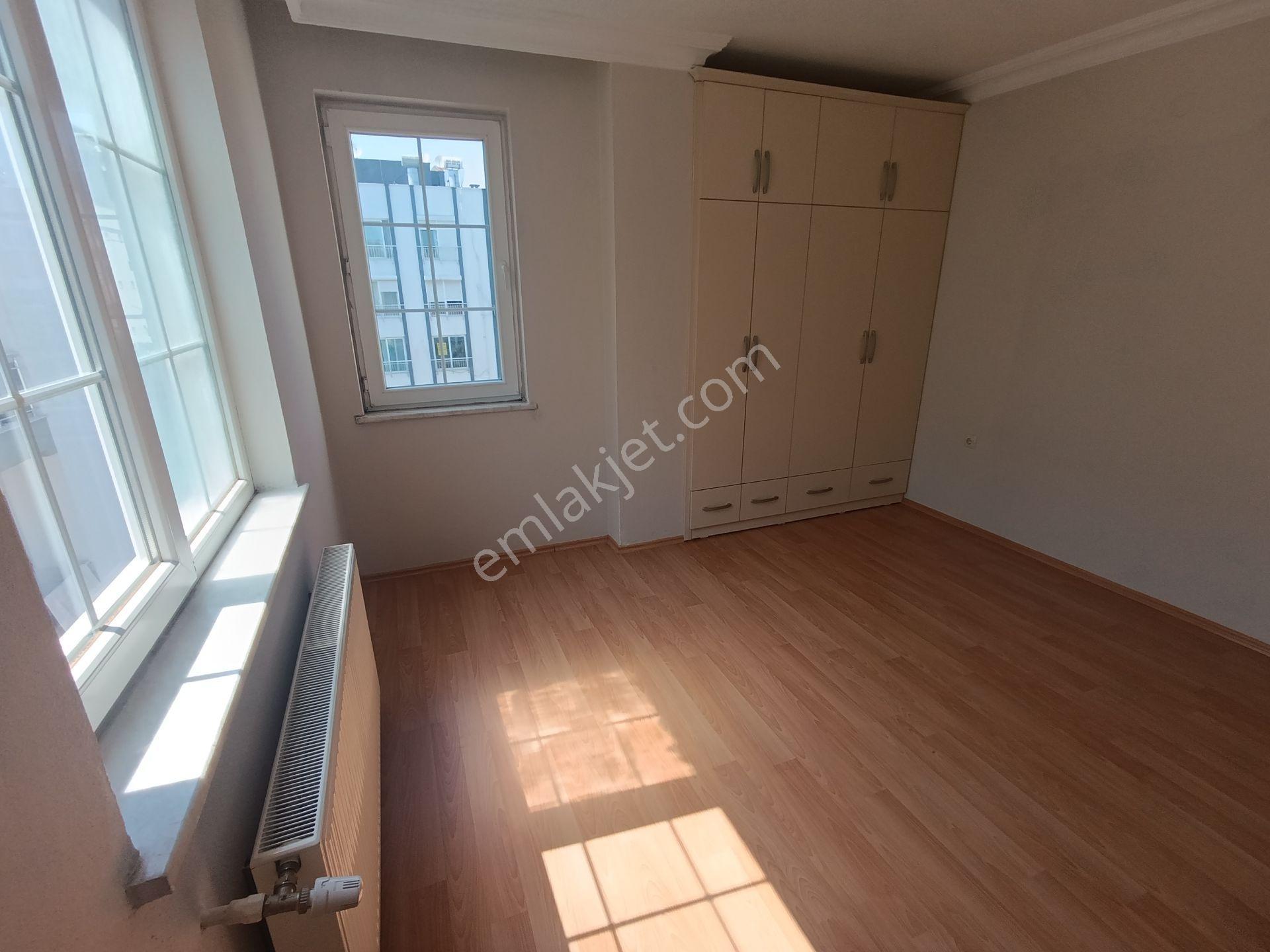 Kızıltoprakta Doğalgazlı, Klimalı, Masrafsız Katta Geniş 3+1 Kiralık Daire - Görsel 19