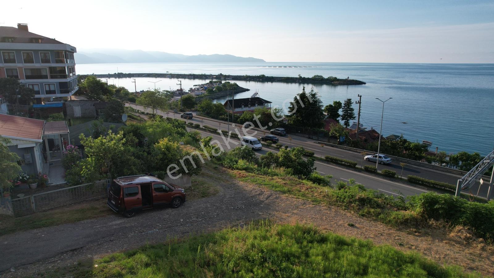 Kumbaşında Deniz Manzaralı Yol Cephe Köşe Parsel Fırsat