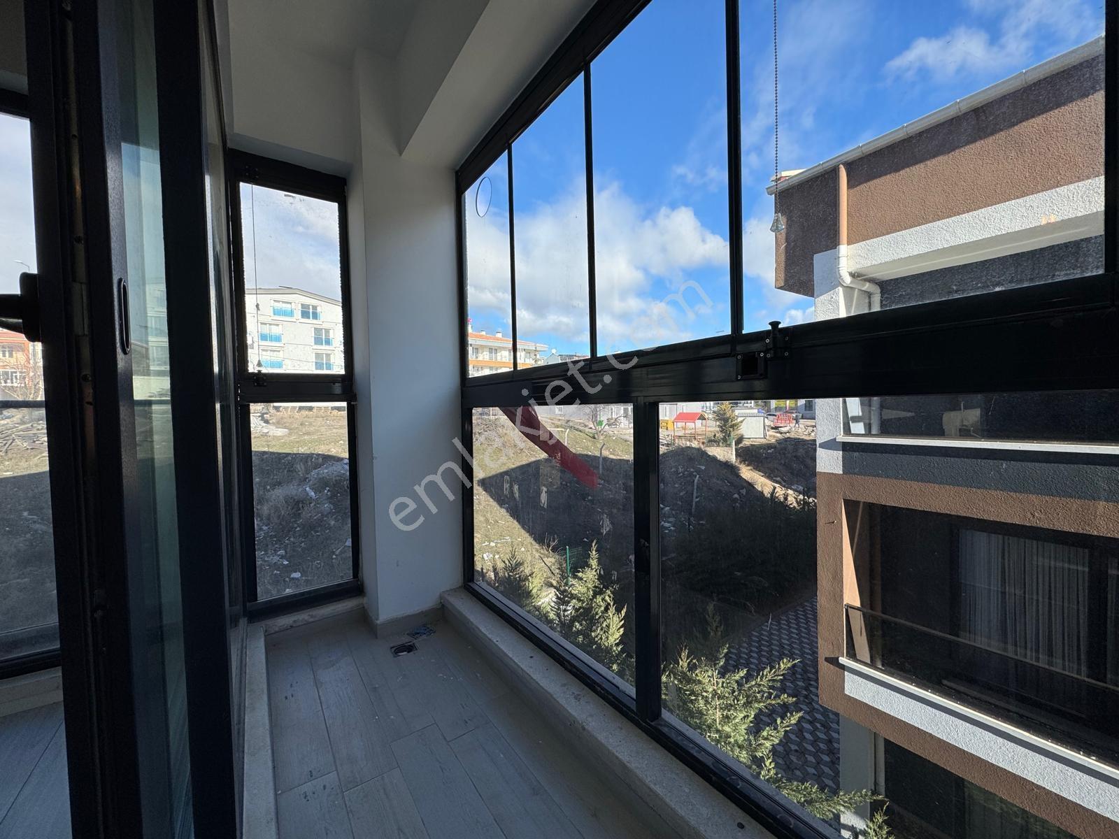 Alaçatı'dan İncek'te Bulvar Yakını Geniş 1+1 Kiralık Daire - Görsel 27