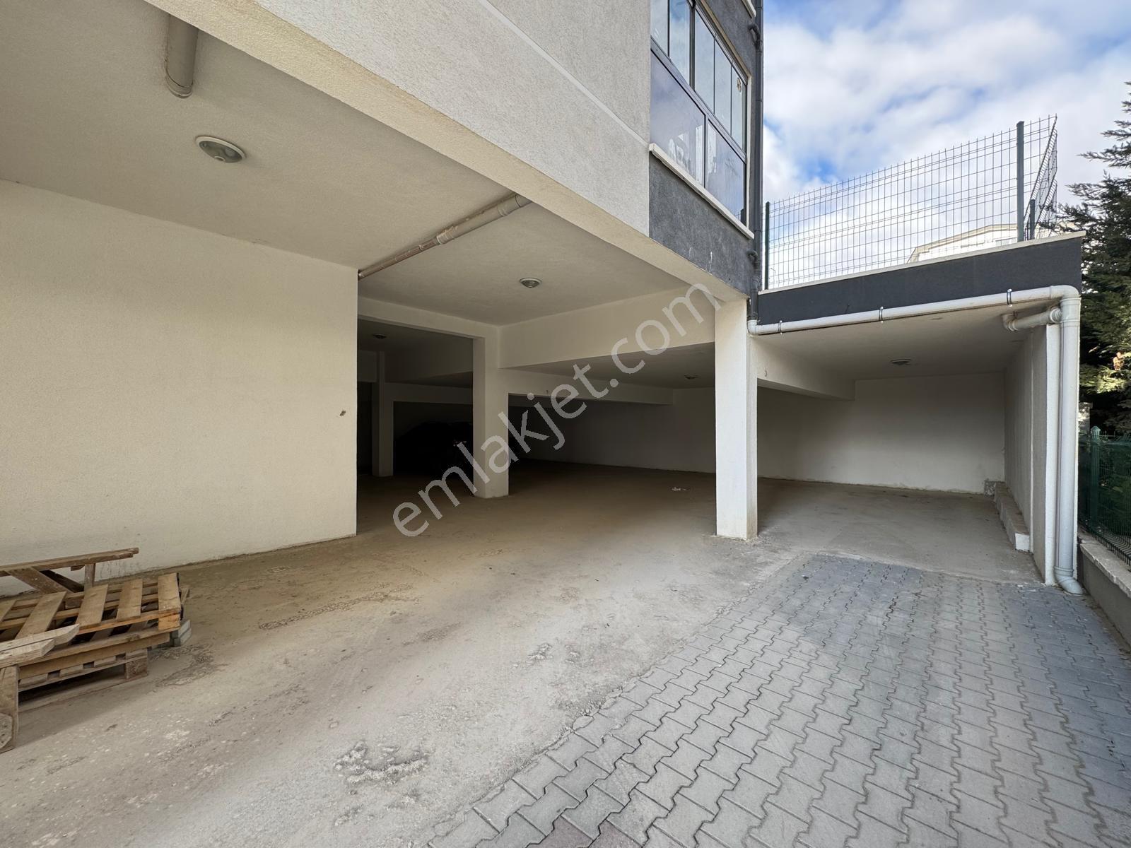 Alaçatı'dan İncek'te Bulvar Yakını Geniş 1+1 Kiralık Daire - Görsel 35