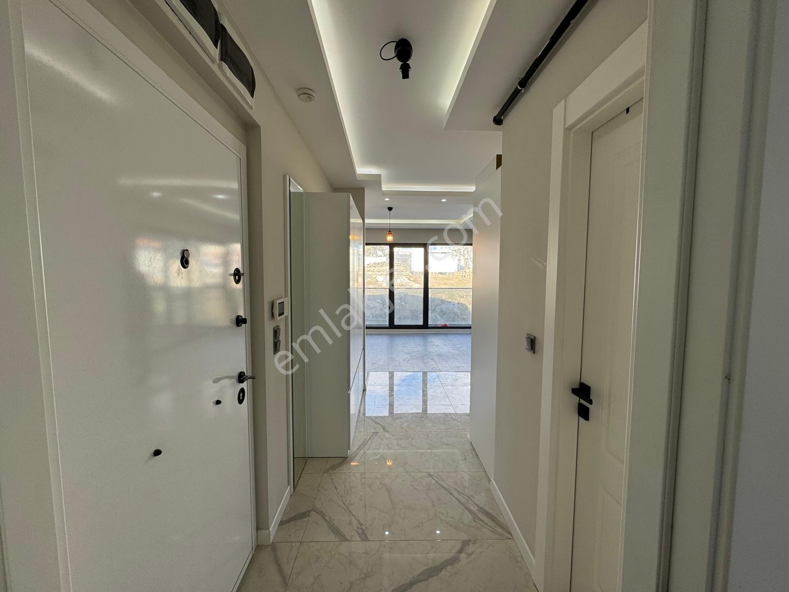 Alaçatı'dan İncek'te Bulvar Yakını Geniş 1+1 Kiralık Daire - Görsel 16