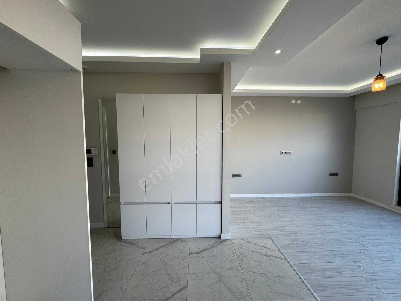 Alaçatı'dan İncek'te Bulvar Yakını Geniş 1+1 Kiralık Daire - Görsel 24