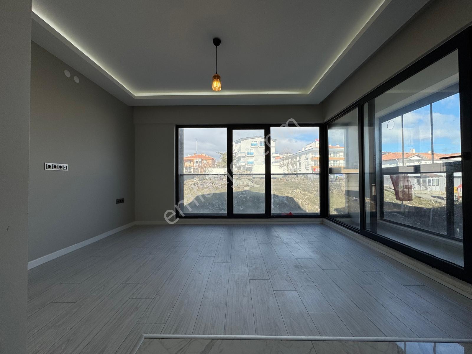 Alaçatı'dan İncek'te Bulvar Yakını Geniş 1+1 Kiralık Daire - Görsel 21