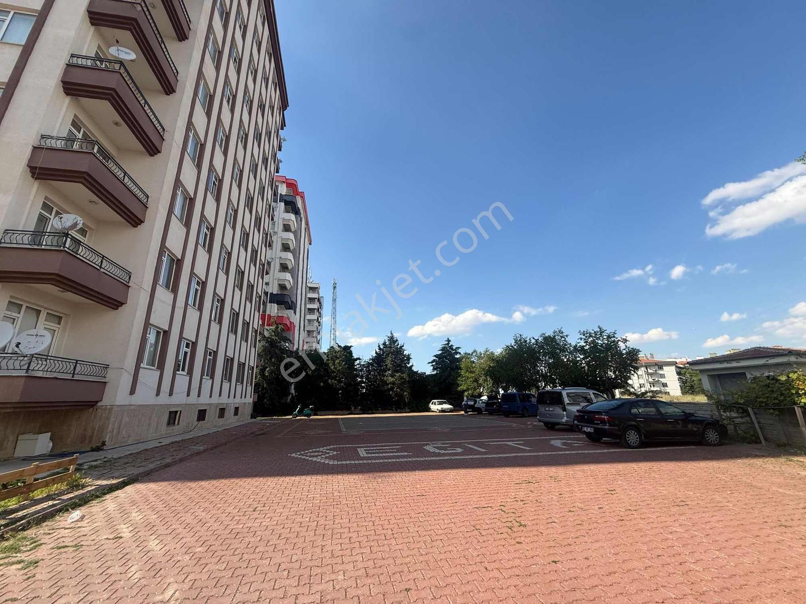 Net Emlaktan Anayol Üstü Bakımlı Eşyalı Arakat Kiralık Daire - Görsel 10