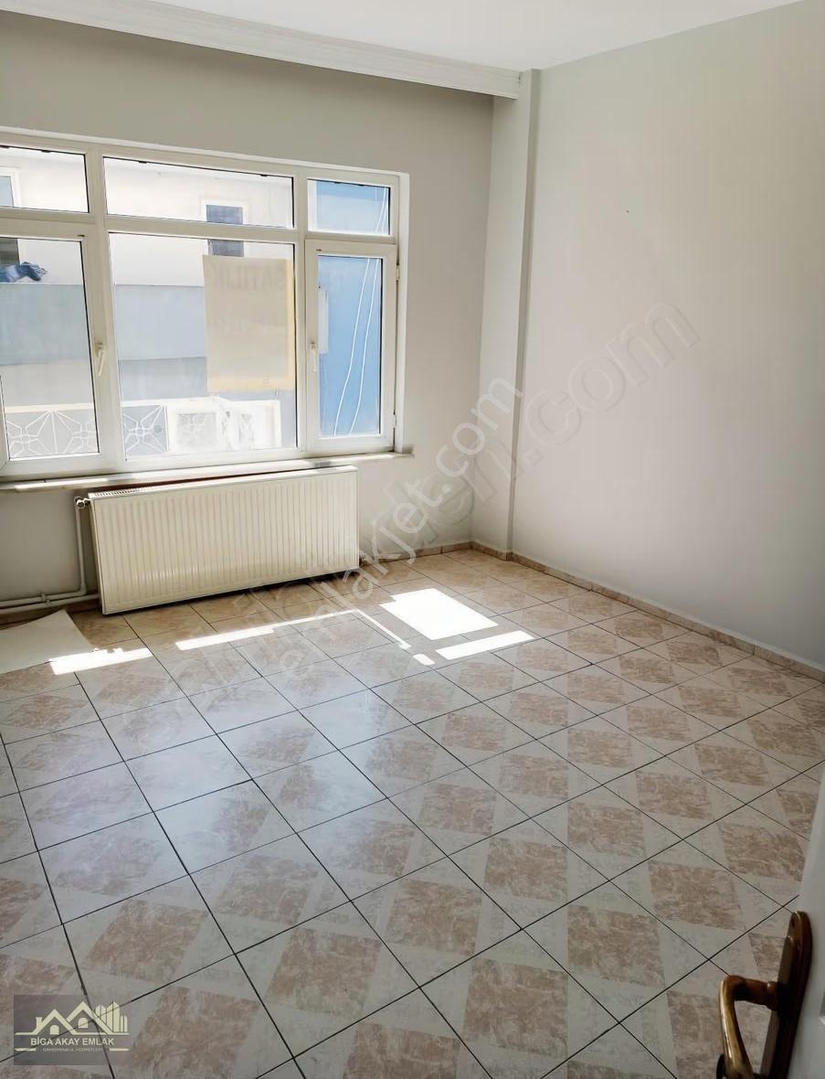 Biga Çarşı Merkezinde Kapalı Mutfak 2+1 Kiralık Daire - Görsel 3