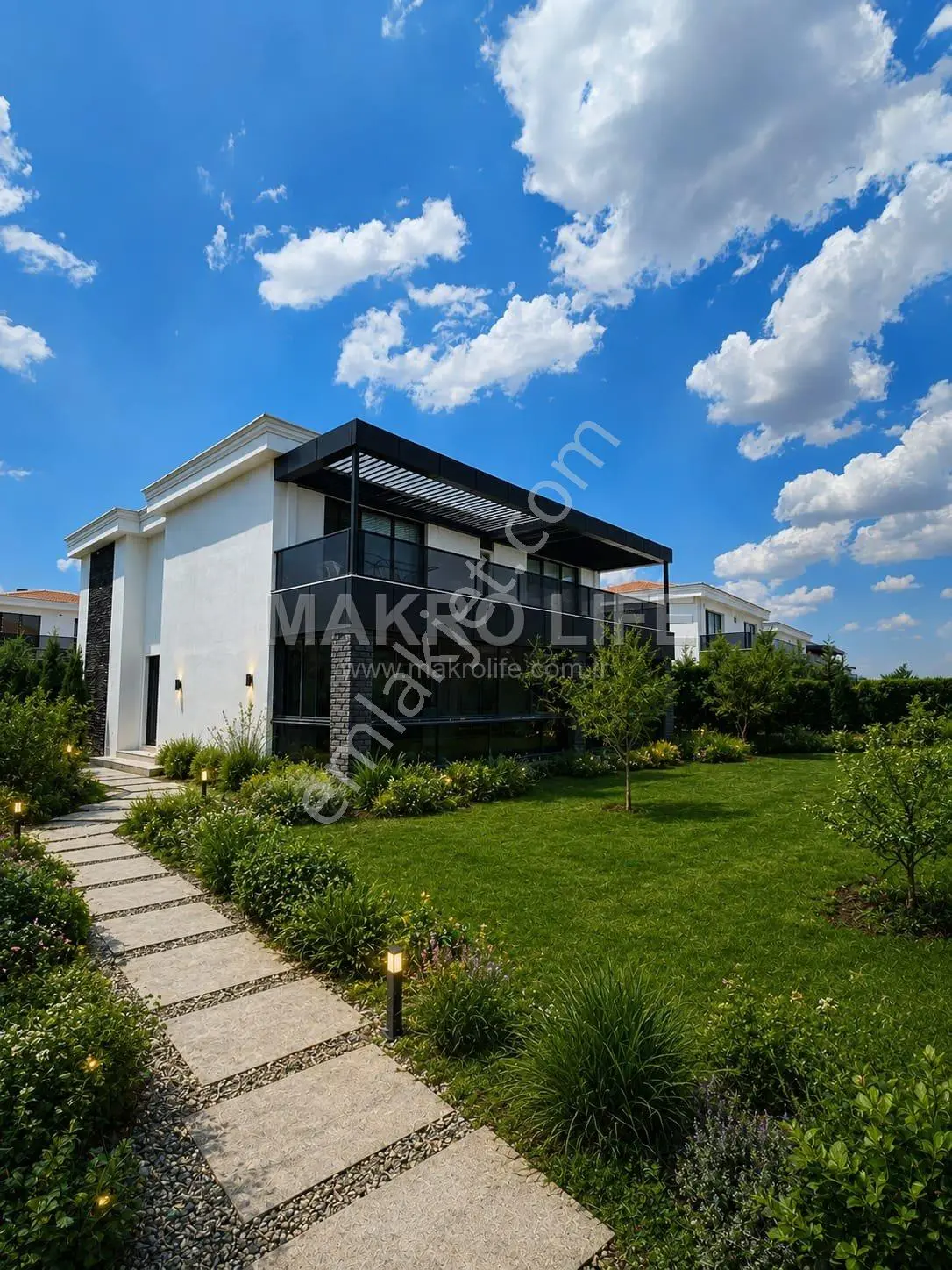 Doğayla İç İçe Konforlu Ve Lüx Bir Yaşam Arayanlara Özel 6+1 Satılık Villa