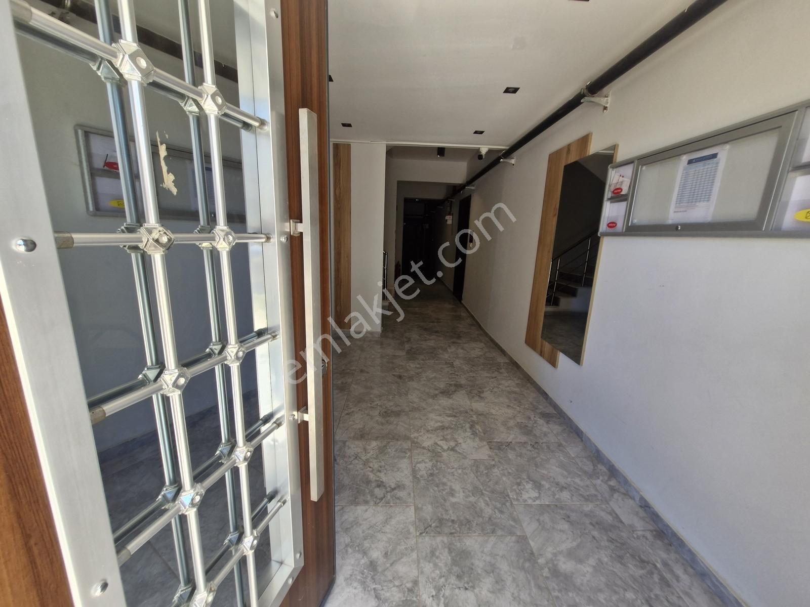 Seyrekte Satılık 1+1 Asansörlü Köşe Doğalgazlı Otoparklı Mkd Den - Görsel 21