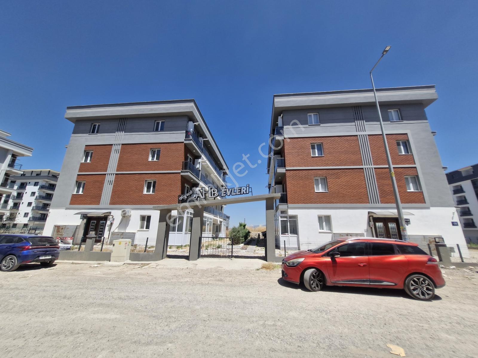 Seyrekte Satılık 1+1 Asansörlü Köşe Doğalgazlı Otoparklı Mkd Den - Görsel 16