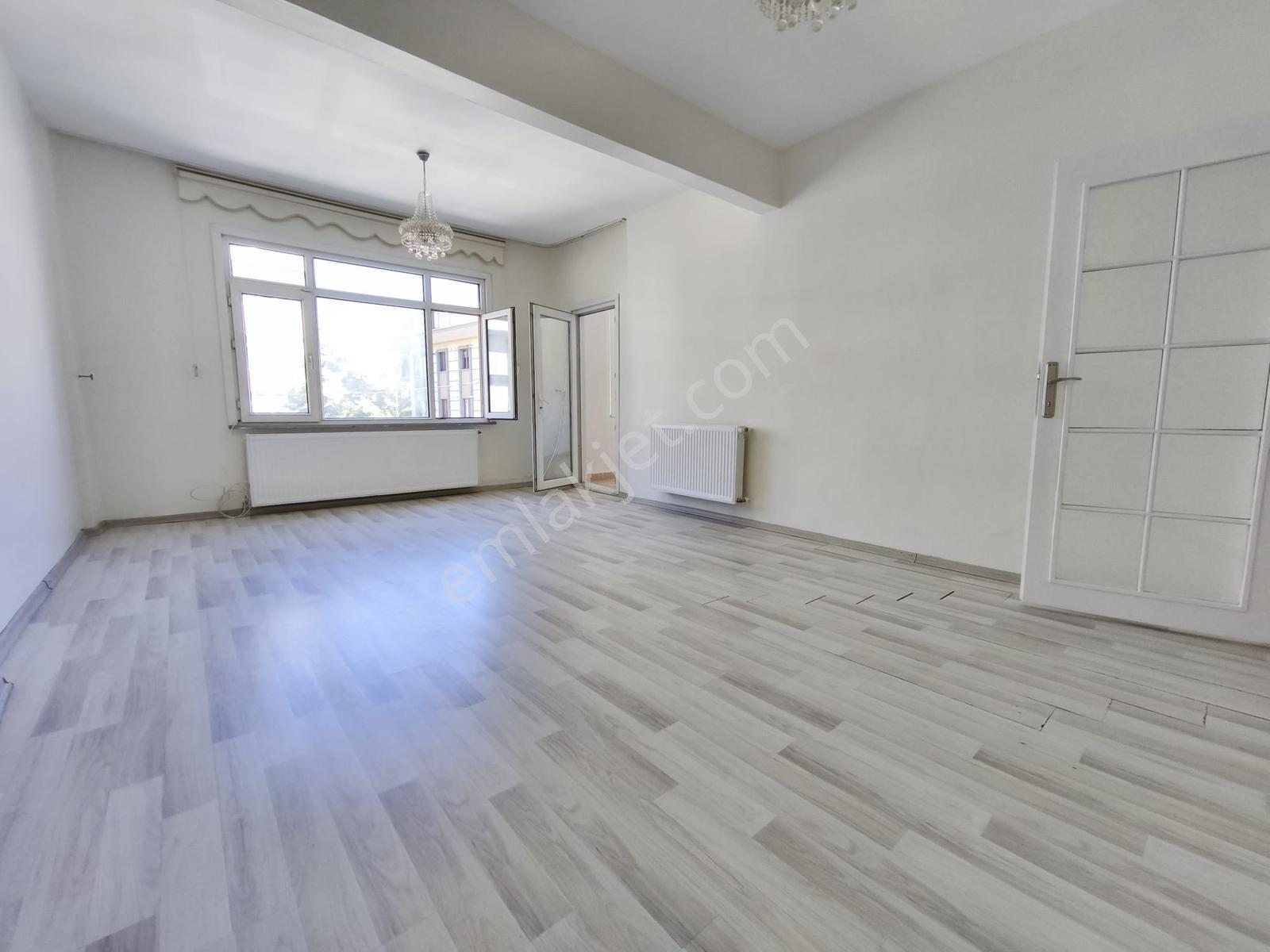Göztepe Metroya Yakın Otoparklı İçi Yenilenmiş Geniş 3+1 Daire - Görsel 32