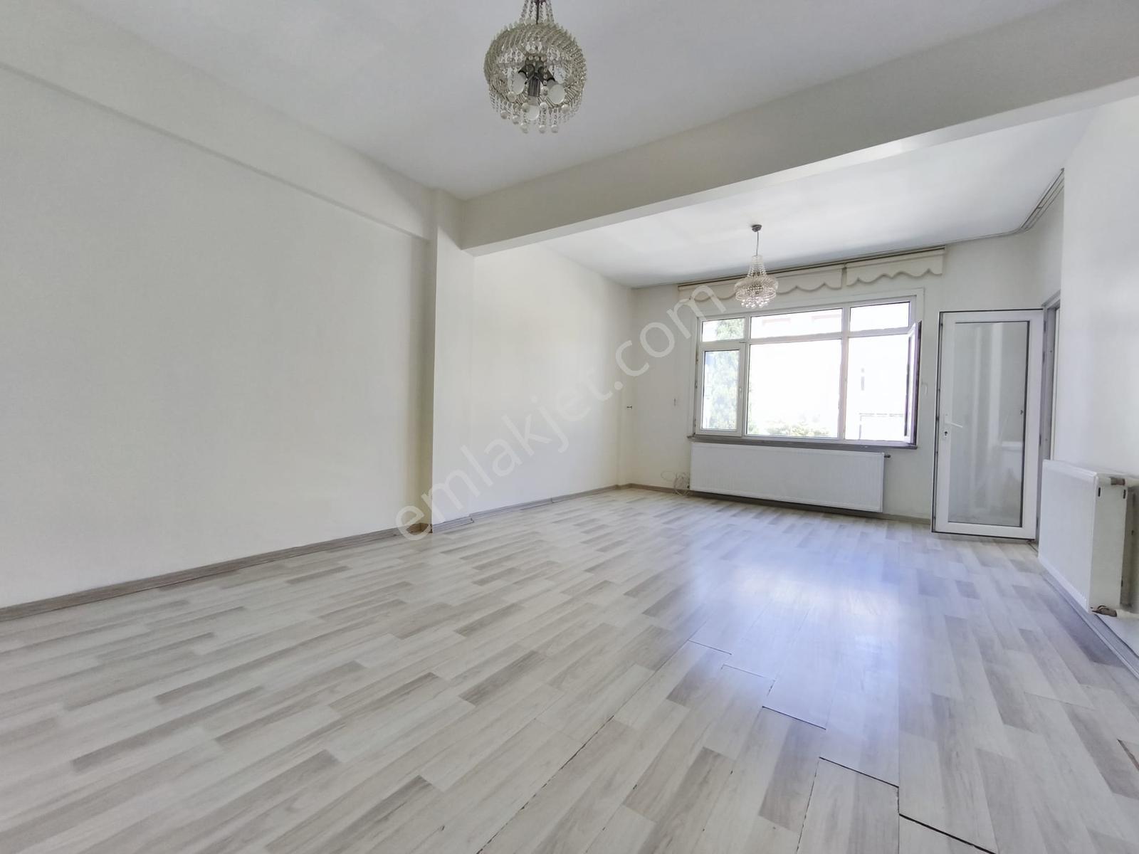 Göztepe Metroya Yakın Otoparklı İçi Yenilenmiş Geniş 3+1 Daire - Görsel 24