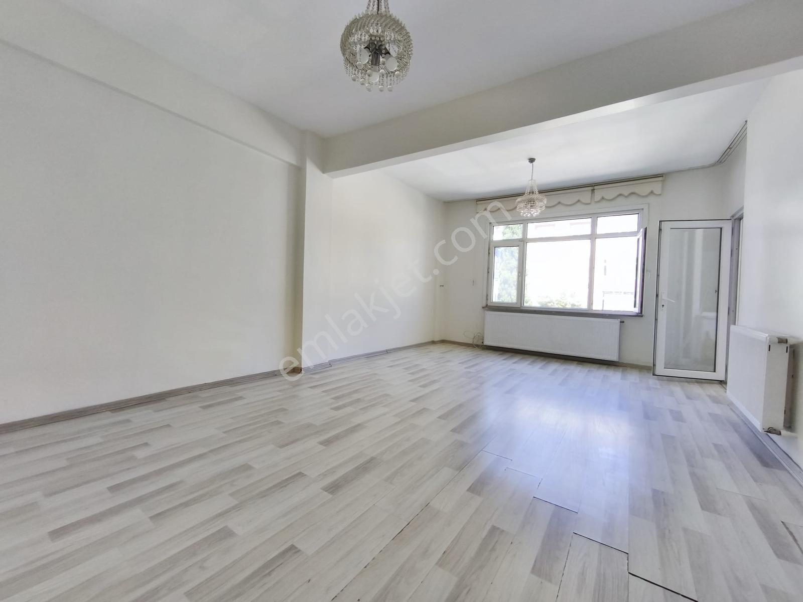Göztepe Metroya Yakın Otoparklı İçi Yenilenmiş Geniş 3+1 Daire - Görsel 23