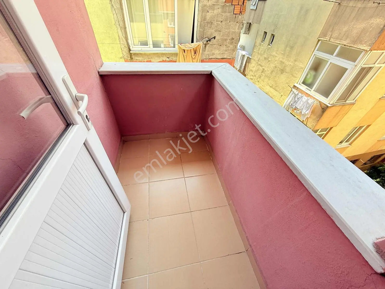 Arzu Emlak'tan Gazi Mah Satılık 100 M2 Masrafsız Ara Kat Daire - Görsel 3