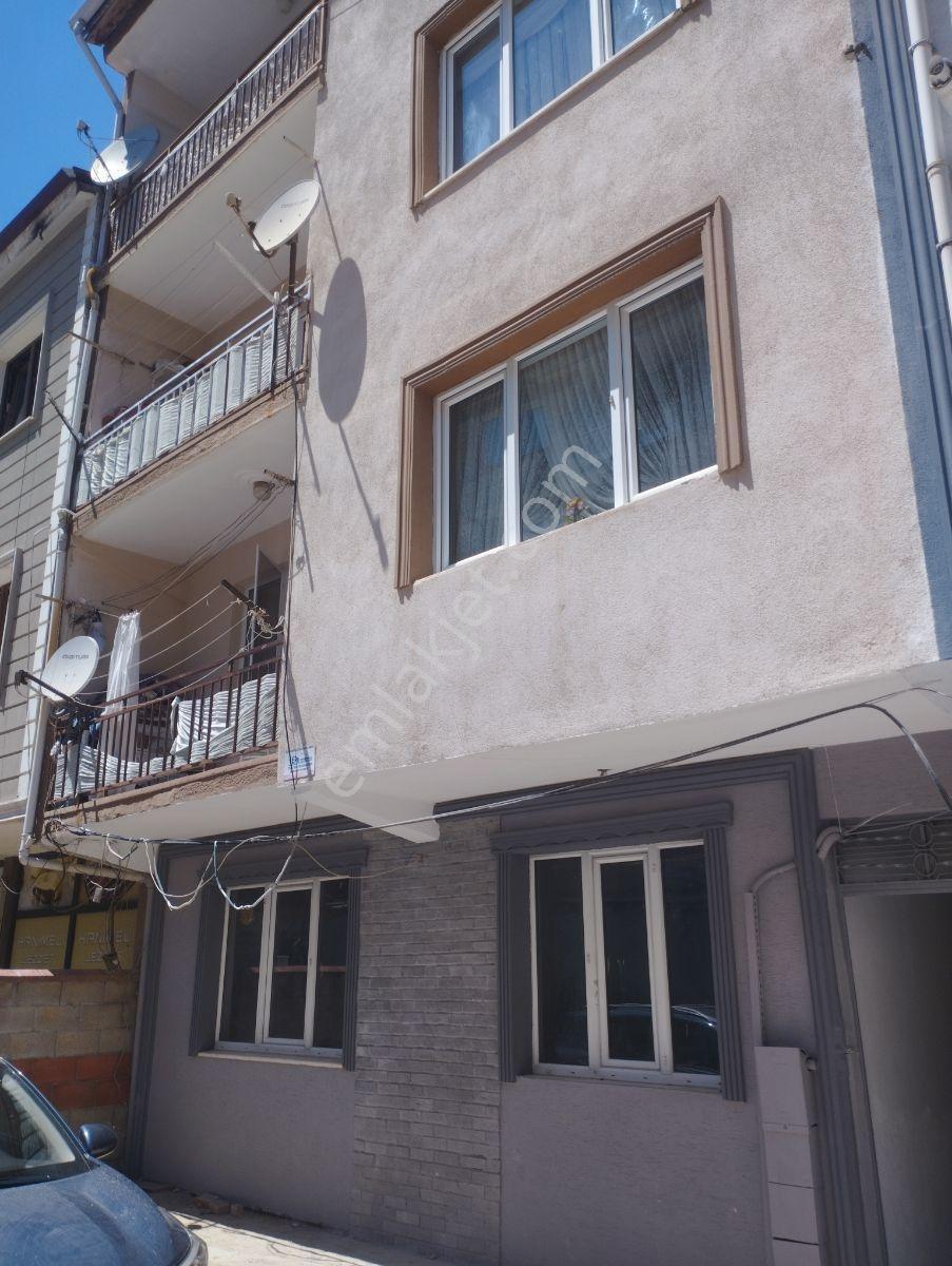 Kemalpaşa Mahallesinde 2+1 96 M2 Yenilenmiş Satılık Daire