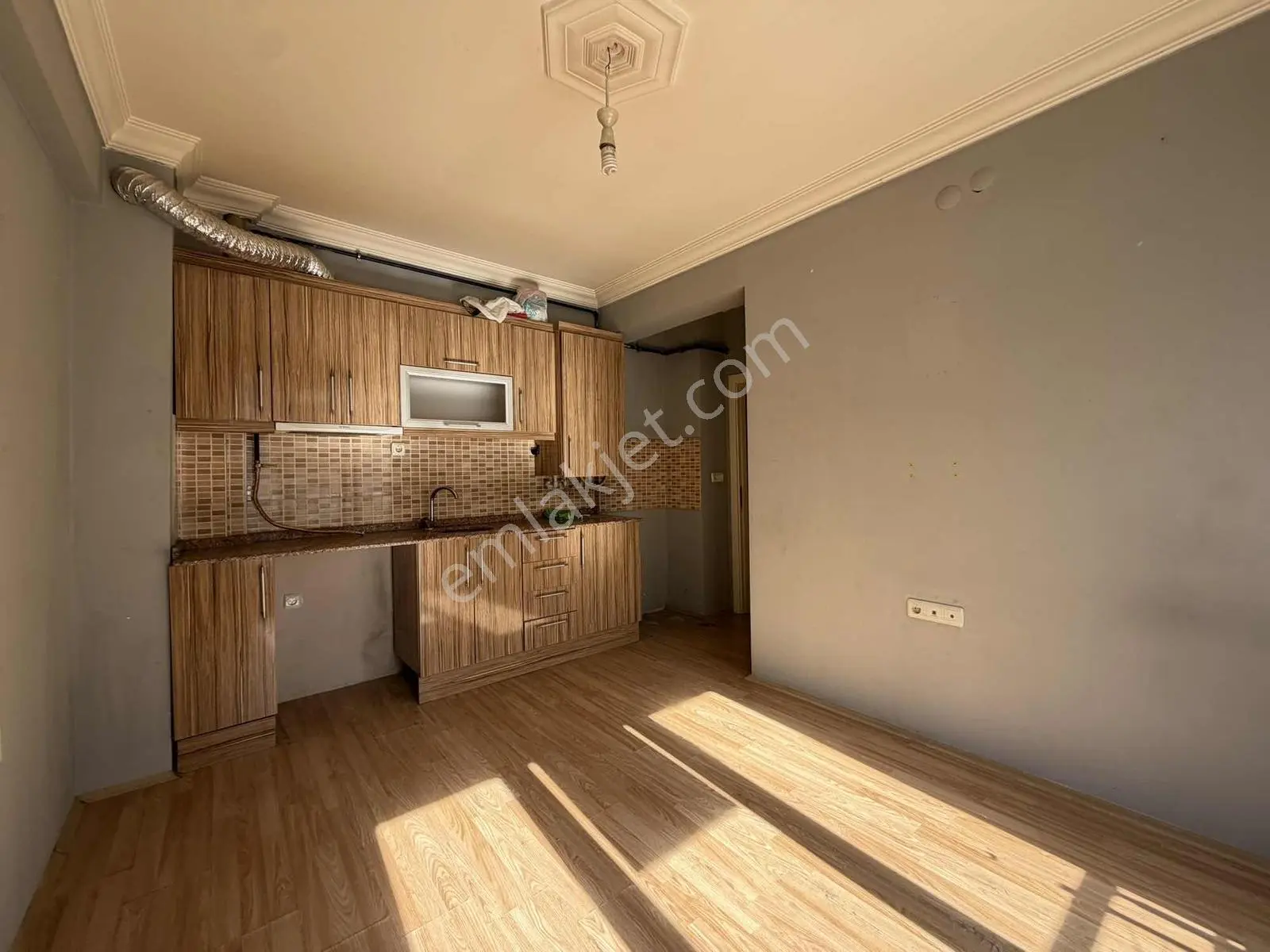 Akademi'den Ara Kat Ön Cephe Ayrı Mutfaklı Kiralık 1+1 - Görsel 15