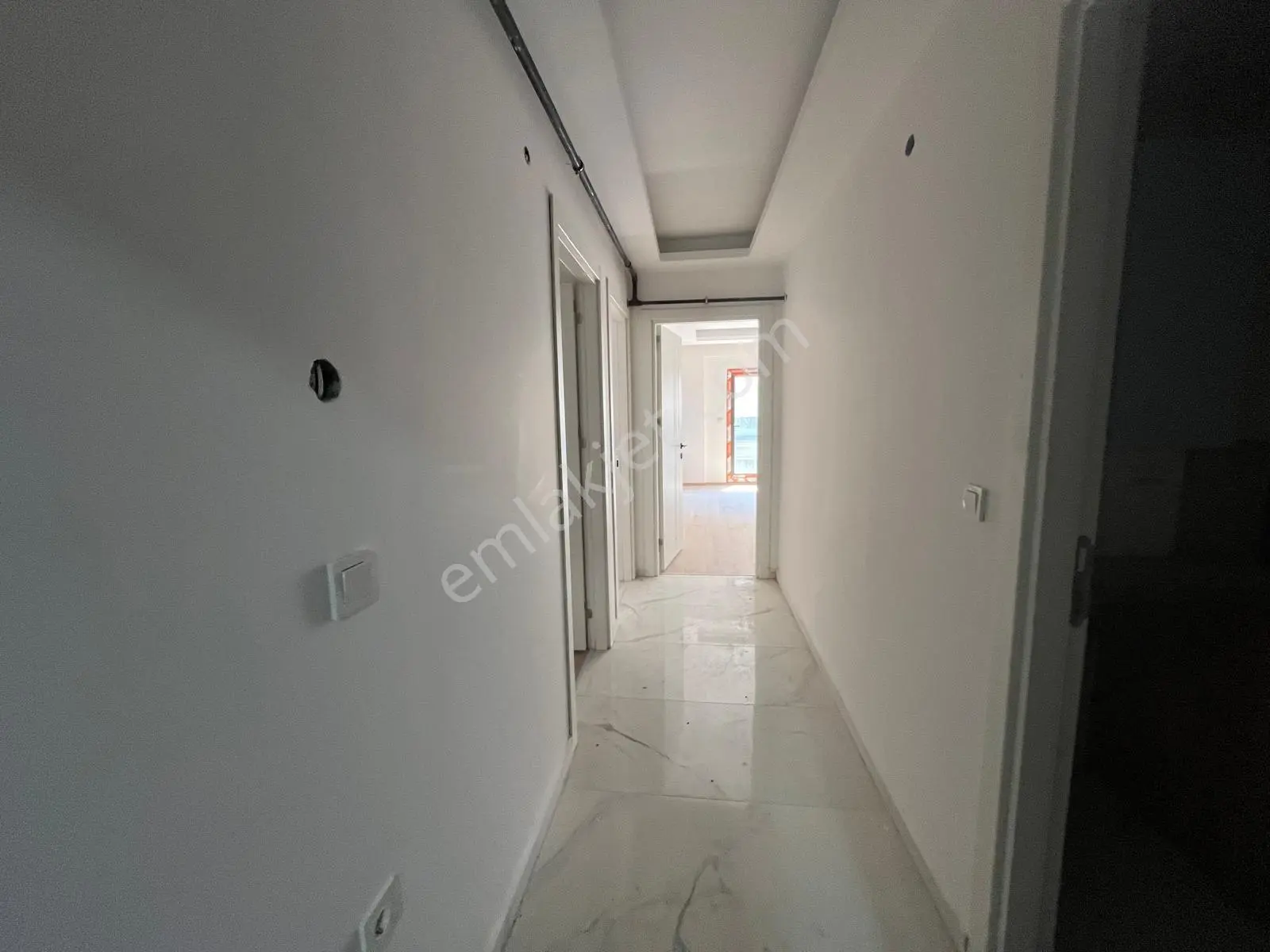 Sahibinden Karşıyaka İmbatlı’da Merkezi Konumda, Kapalı Otoparklı, Engelliye Uygun Modern Daire - Görsel 13