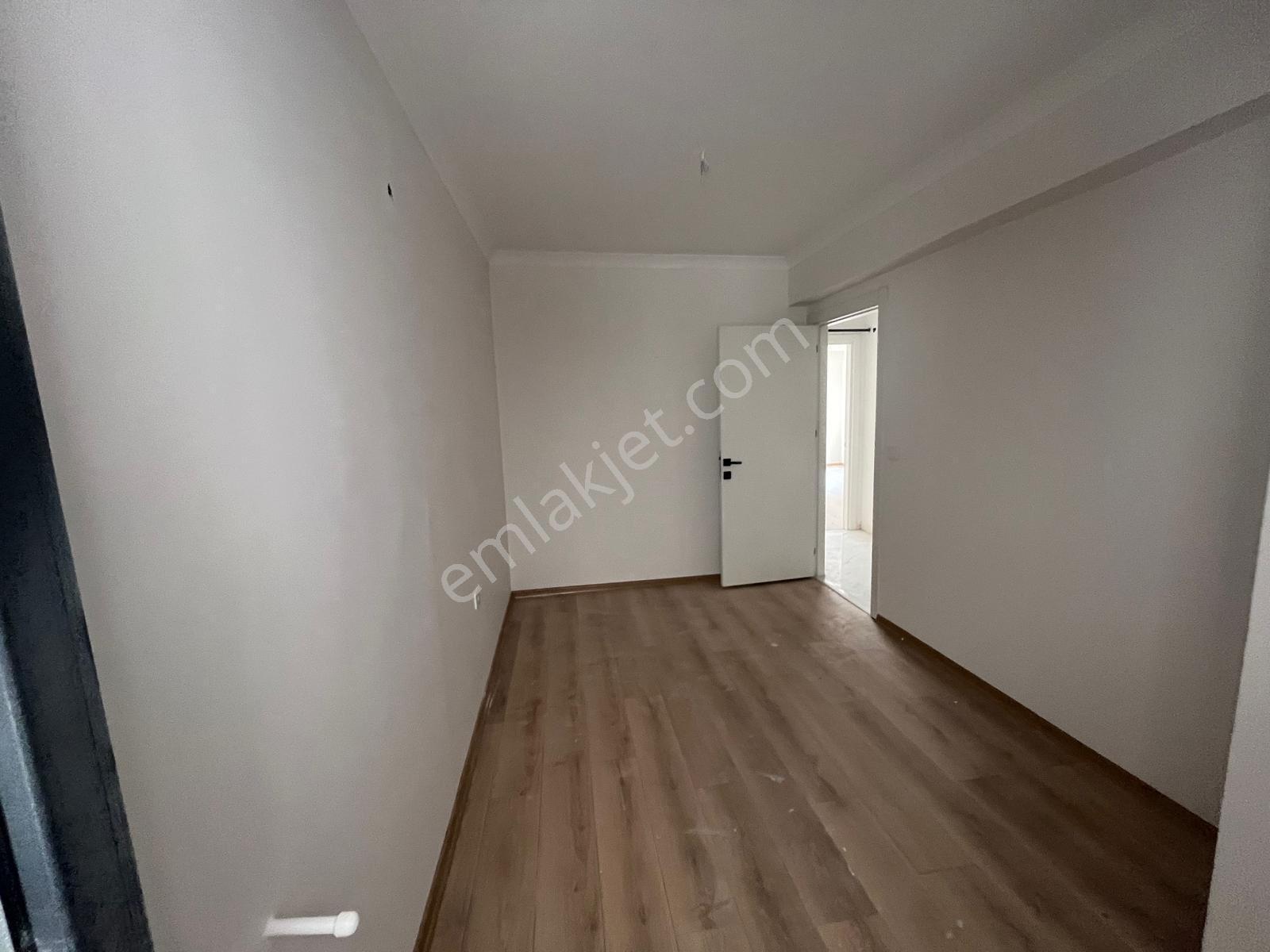 Sahibinden Karşıyaka İmbatlı’da Merkezi Konumda, Kapalı Otoparklı, Engelliye Uygun Modern Daire - Görsel 15