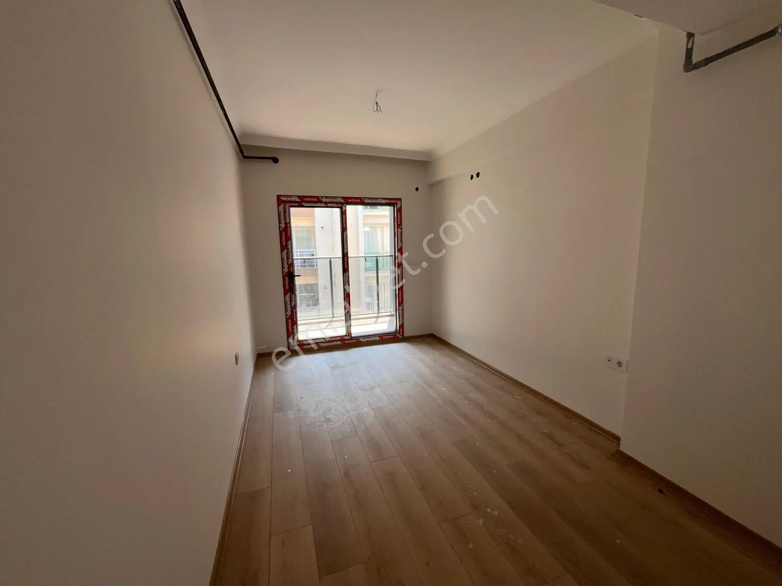 Sahibinden Karşıyaka İmbatlı’da Merkezi Konumda, Kapalı Otoparklı, Engelliye Uygun Modern Daire - Görsel 4
