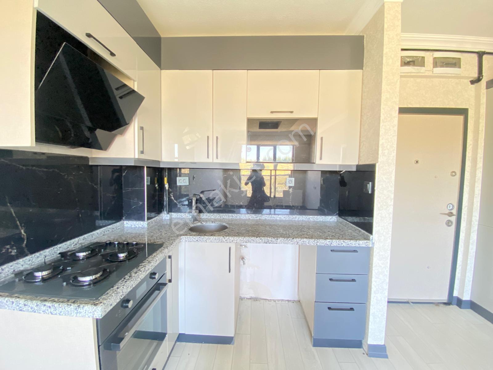 İncek'te Ön Cephe Vadi Manzaralı Cam Balkonlu Lüks Kiralık 1+1 - Görsel 40