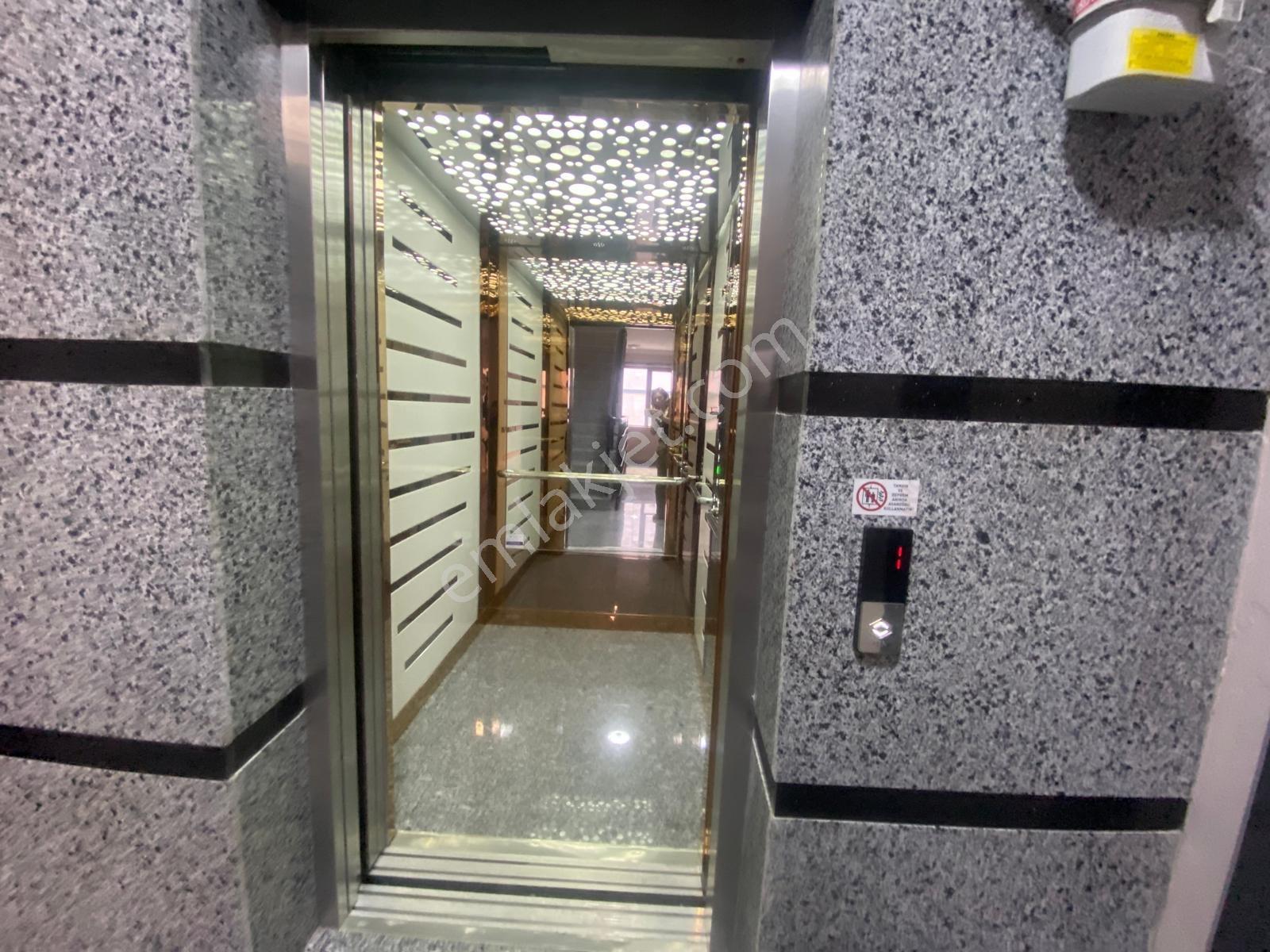 İncek'te Ön Cephe Vadi Manzaralı Cam Balkonlu Lüks Kiralık 1+1 - Görsel 38